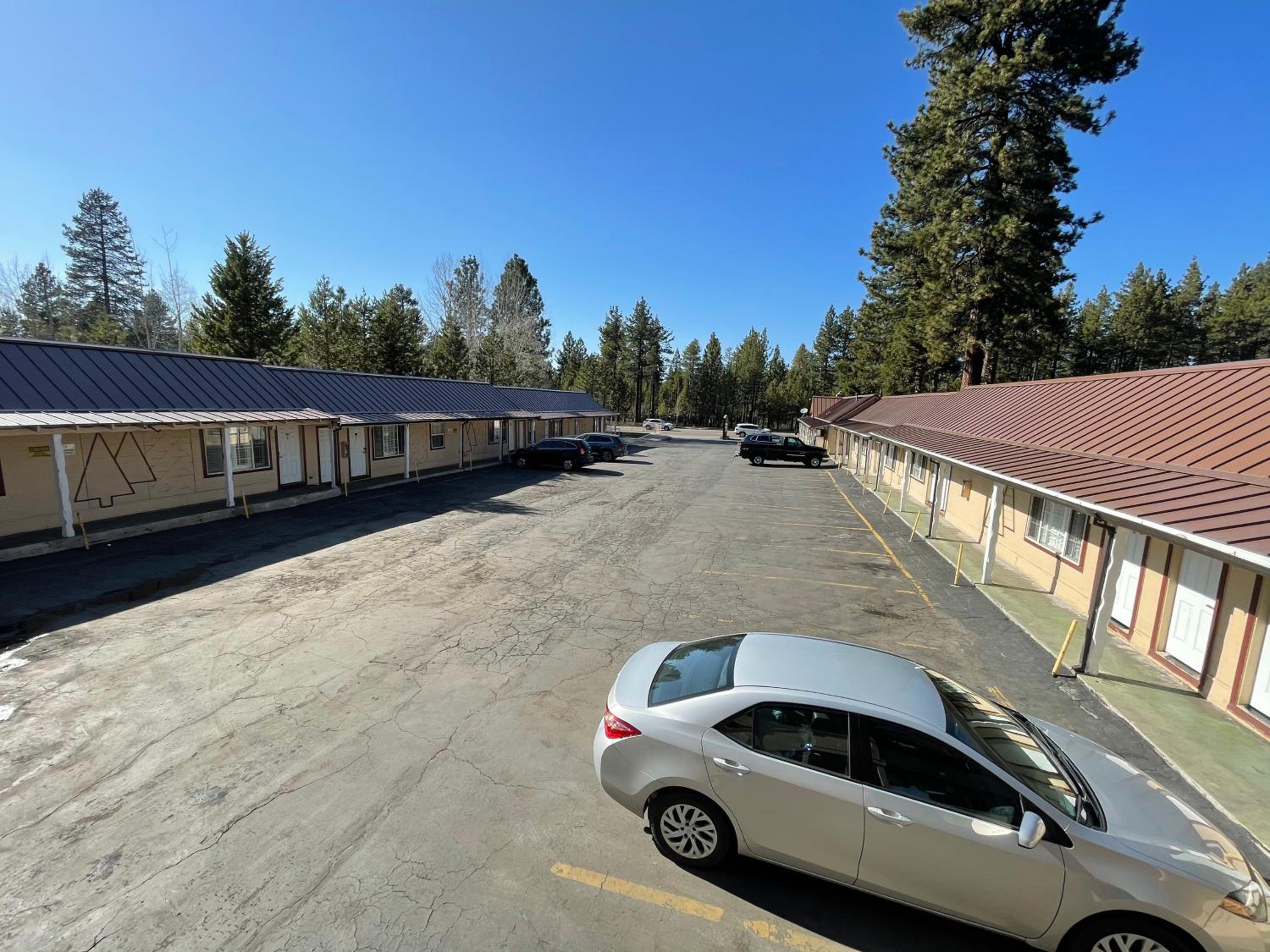 Lake Tahoe Vacations - Pinewood Inn - Property Image 6