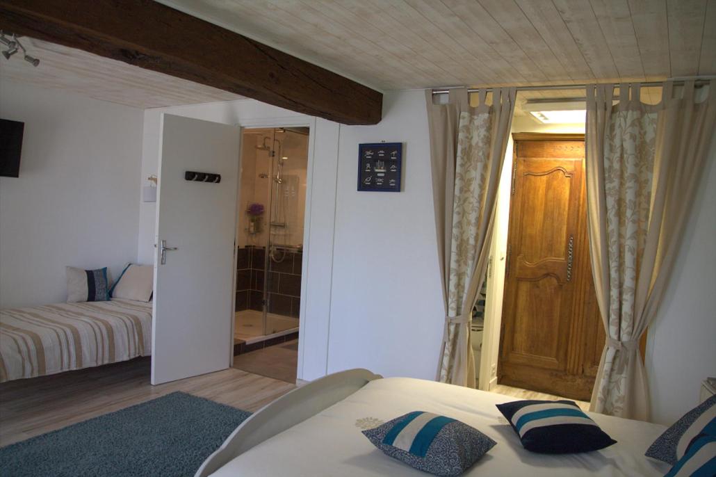 Chambre d hote La Roussiere view 3