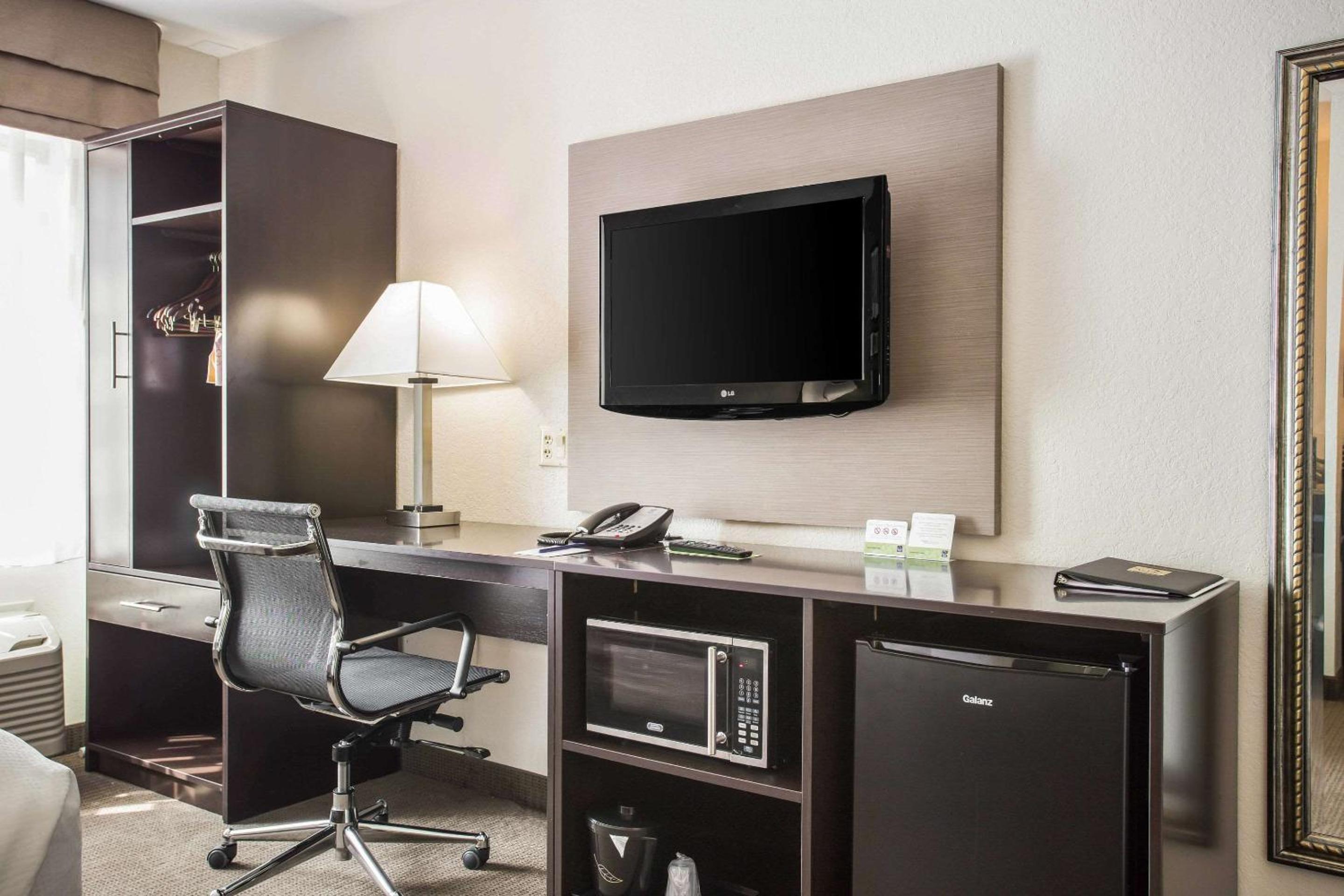 Kansas City Vacations - Sleep Inn Kansas City International Airport - Property Image 11