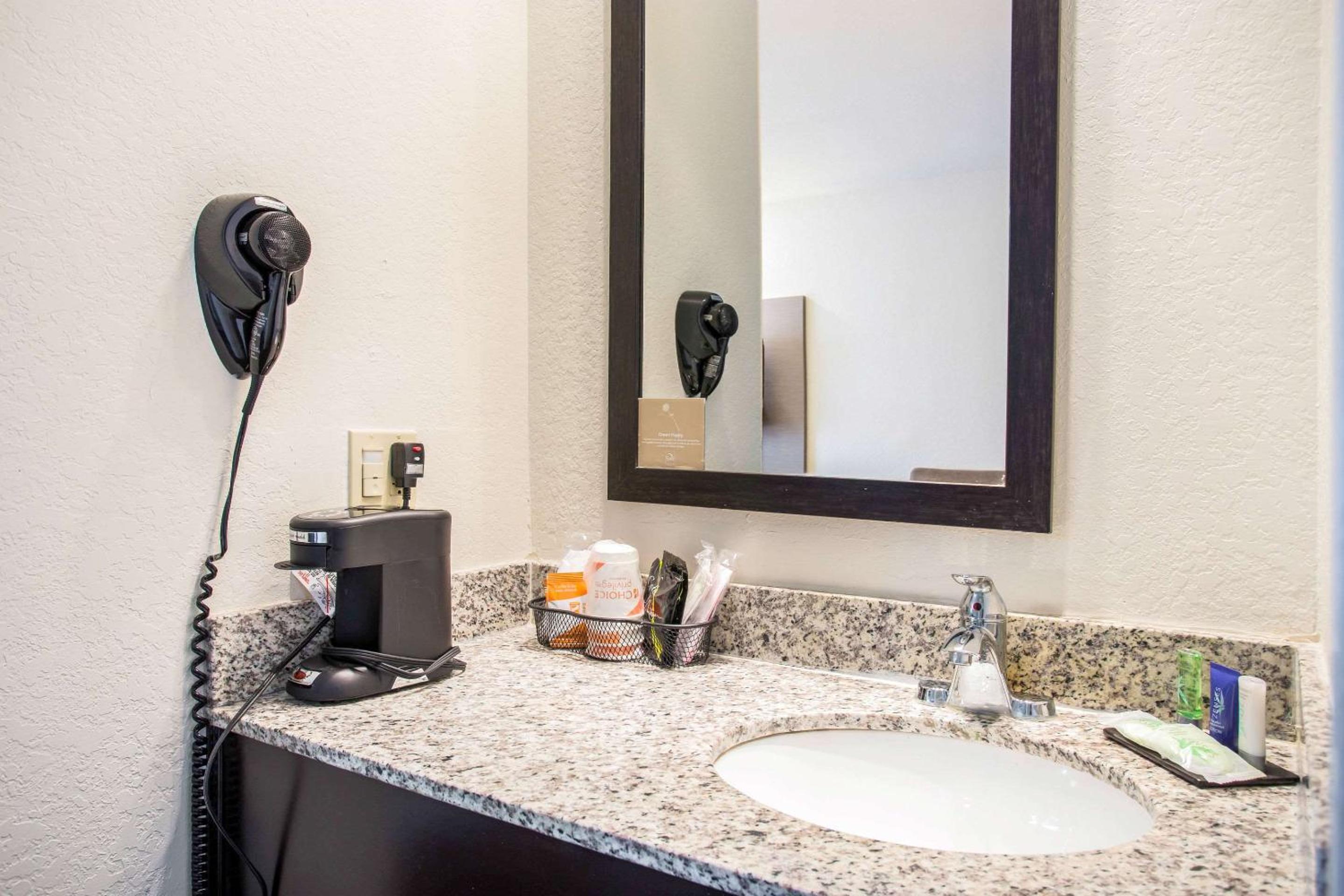 Kansas City Vacations - Sleep Inn Kansas City International Airport - Property Image 10