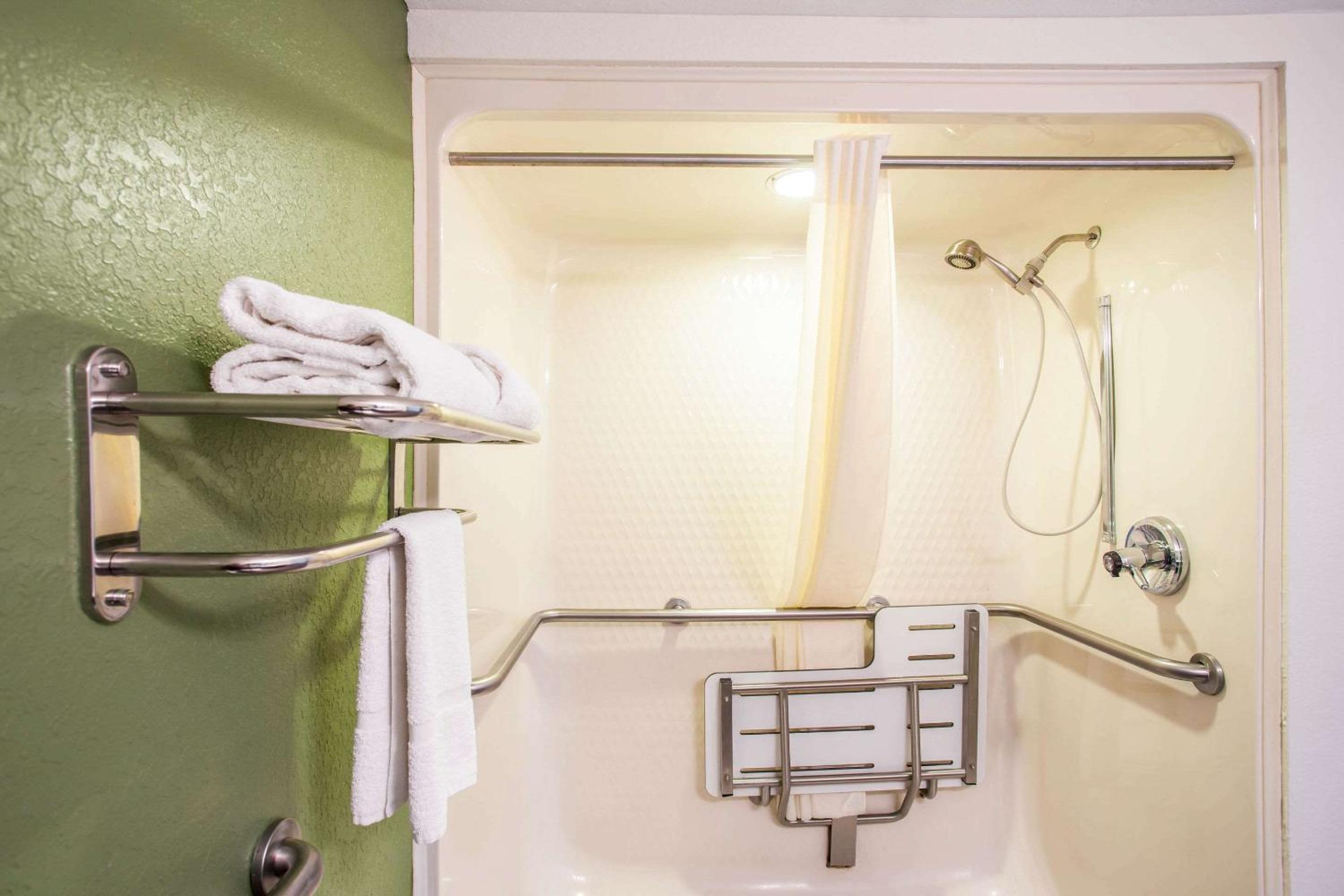 Kansas City Vacations - Sleep Inn Kansas City International Airport - Property Image 9