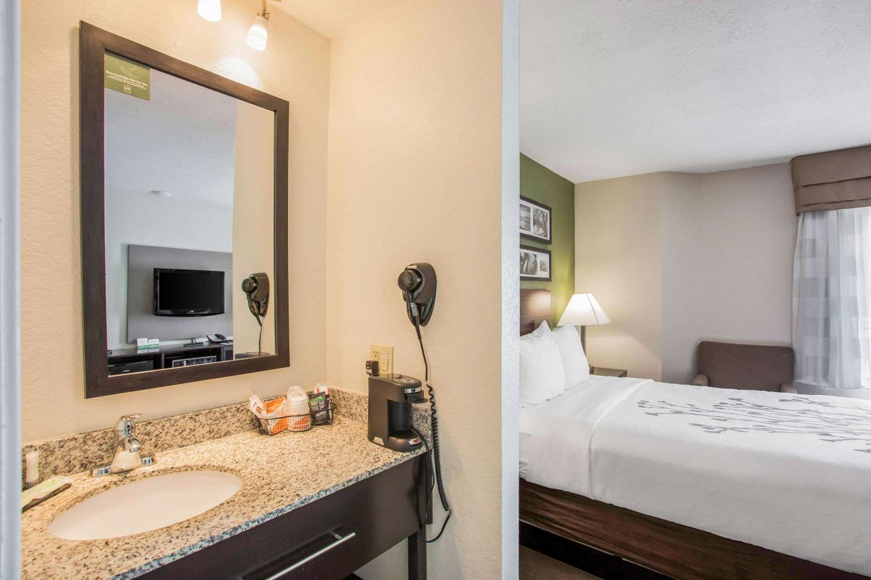 Kansas City Vacations - Sleep Inn Kansas City International Airport - Property Image 6