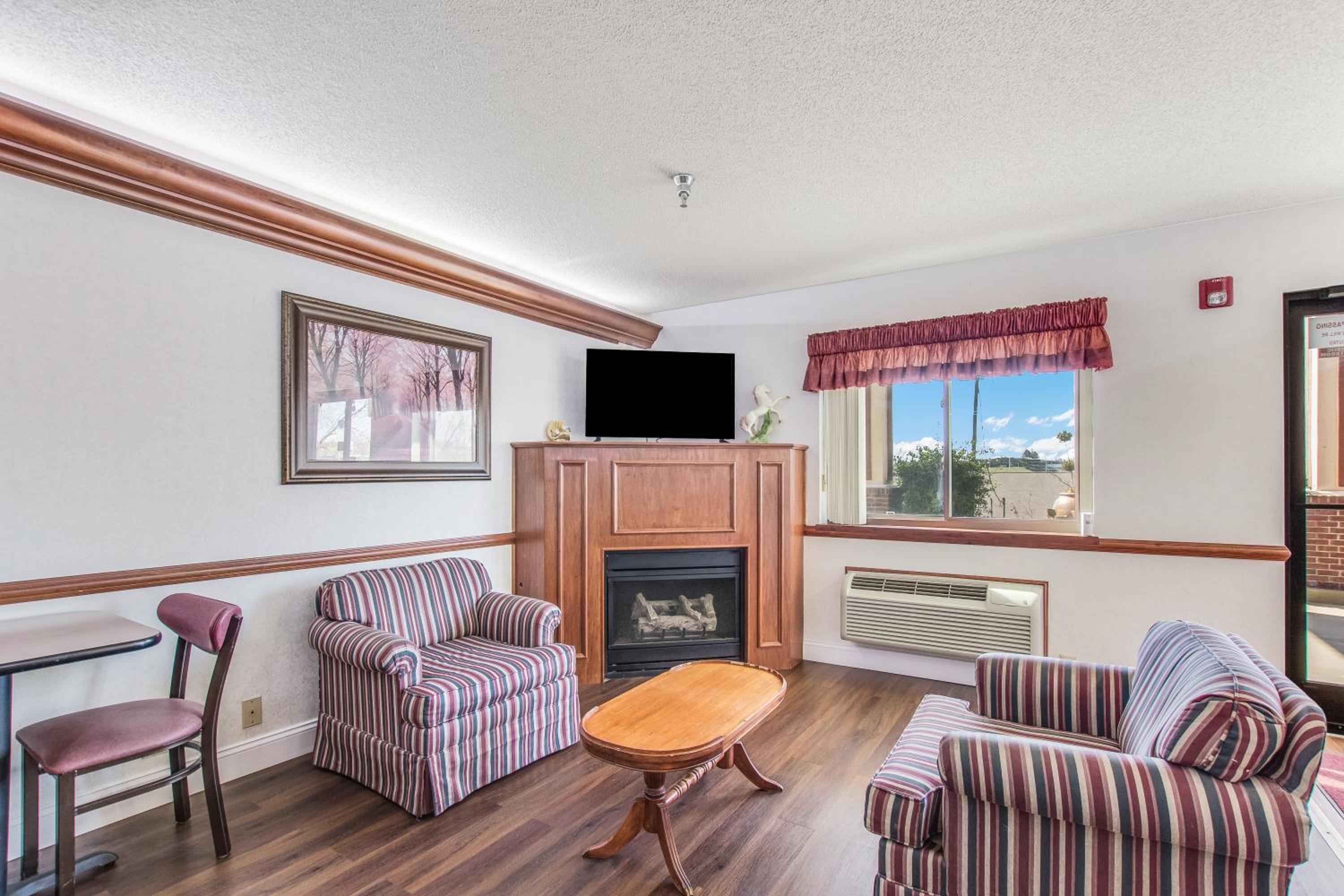 Shelbyville Vacations - Econo Lodge Shelbyville - Property Image 20