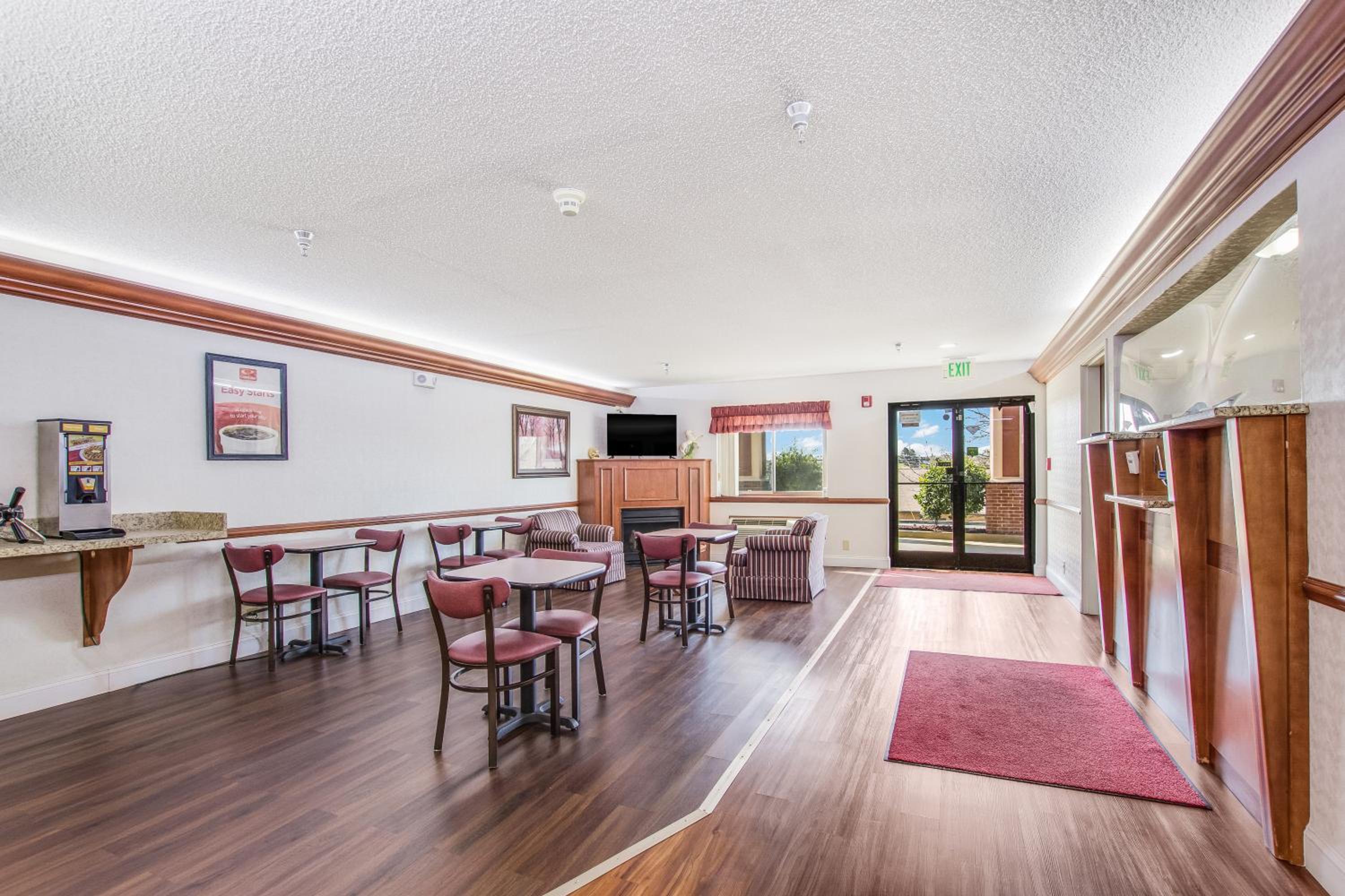 Shelbyville Vacations - Econo Lodge Shelbyville - Property Image 19