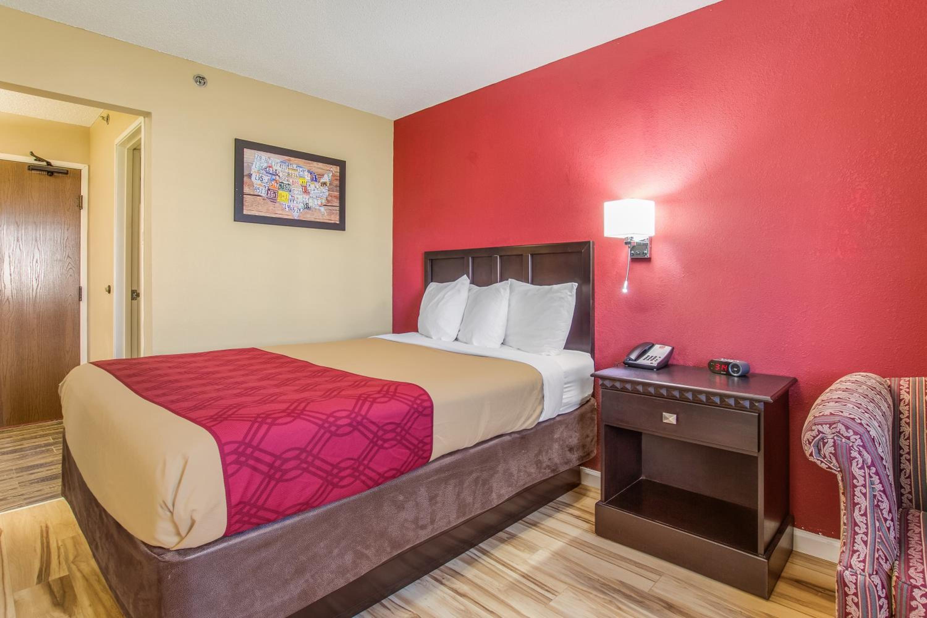 Shelbyville Vacations - Econo Lodge Shelbyville - Property Image 5
