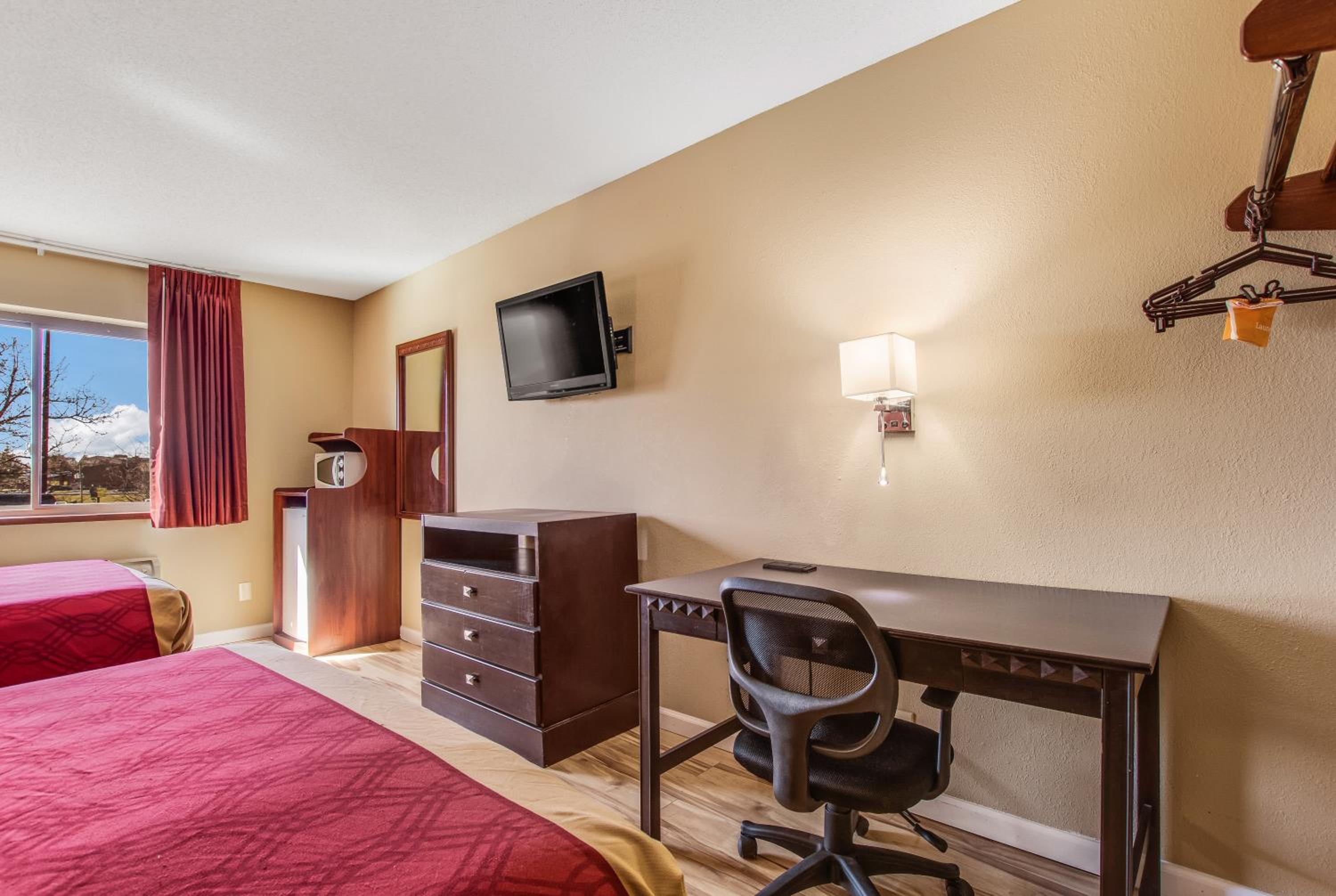 Shelbyville Vacations - Econo Lodge Shelbyville - Property Image 7