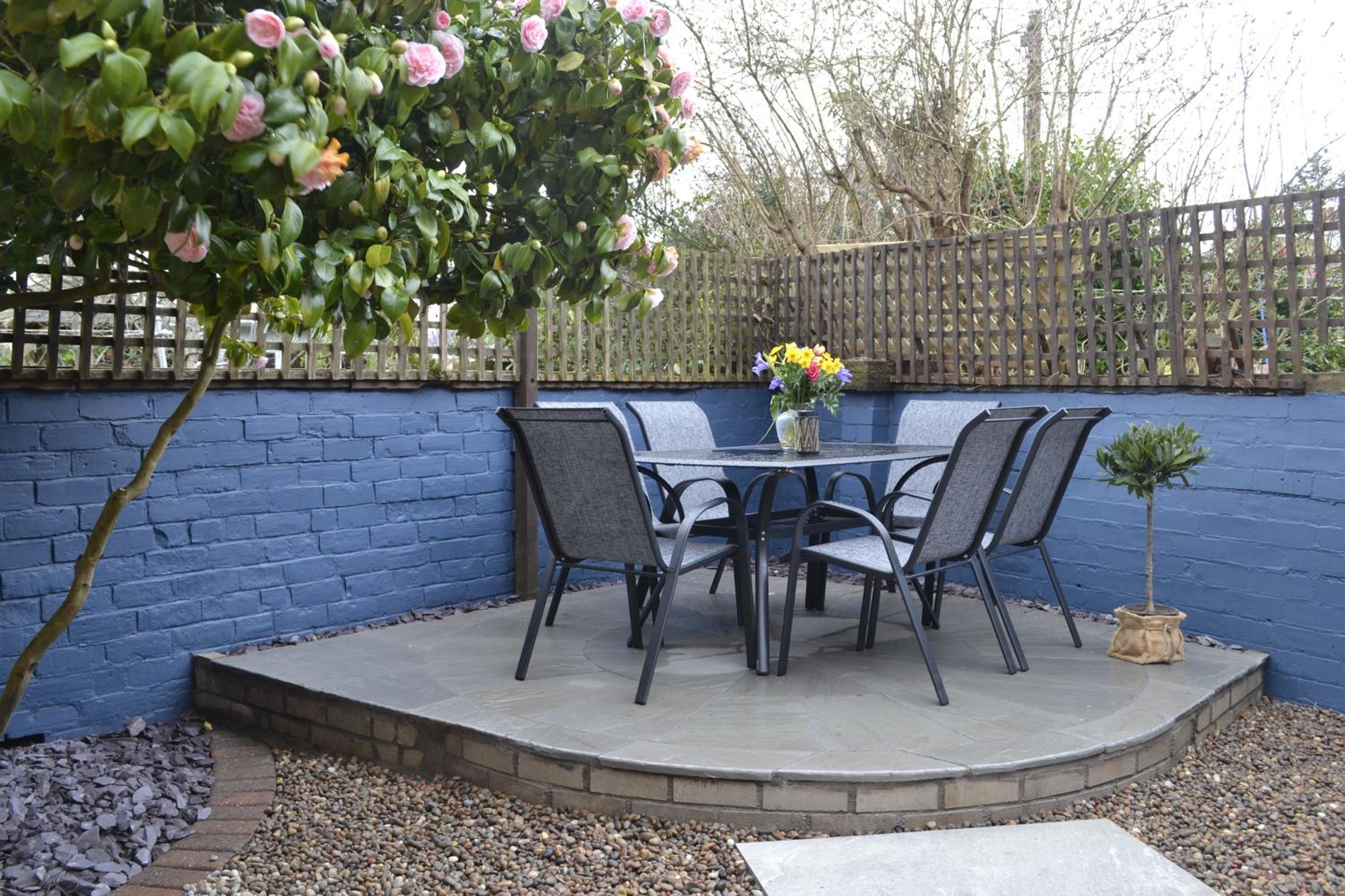 Stunning Period Townhouse with Garden, Walking Distance to Town