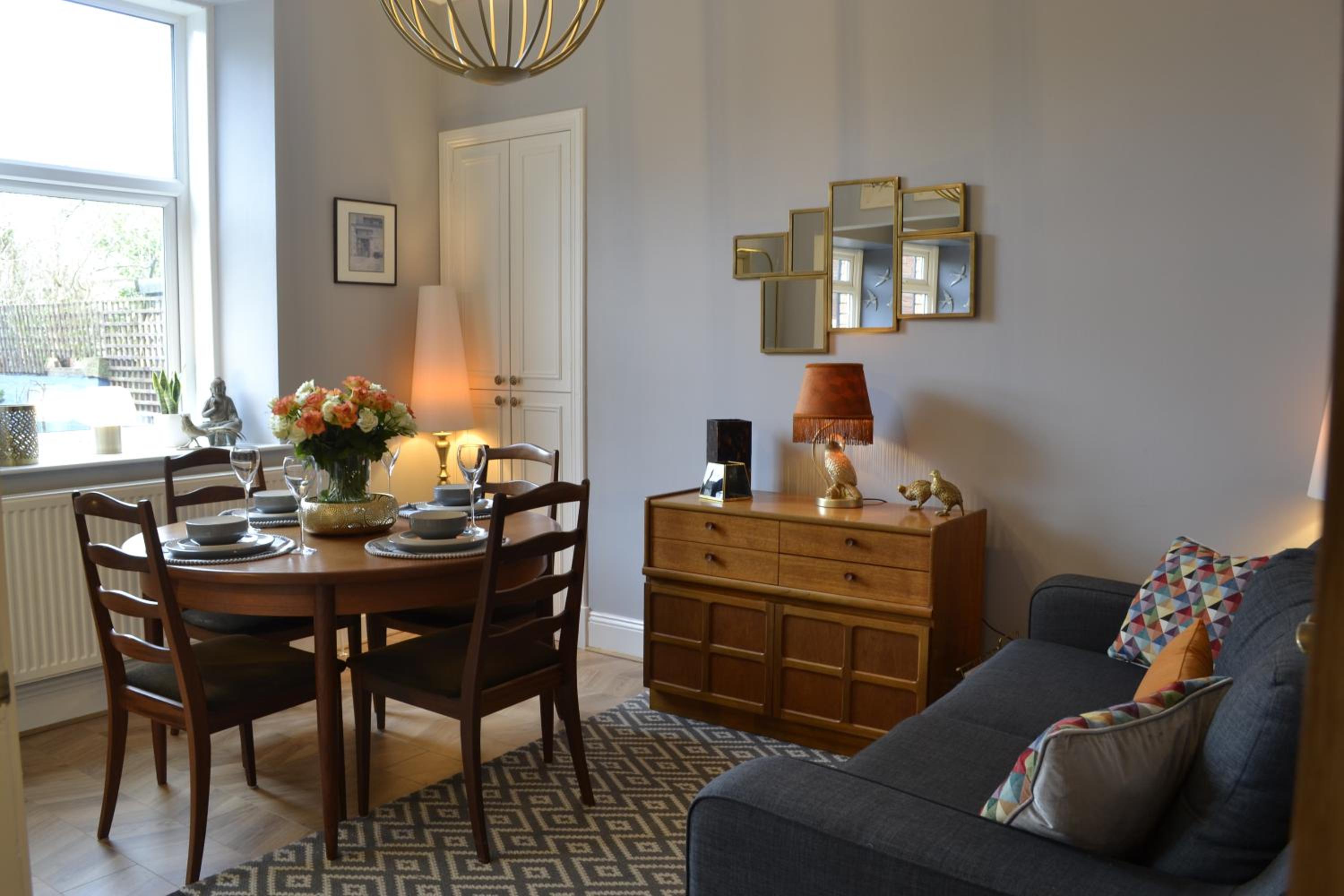 Stunning Period Townhouse with Garden, Walking Distance to Town, photo 43