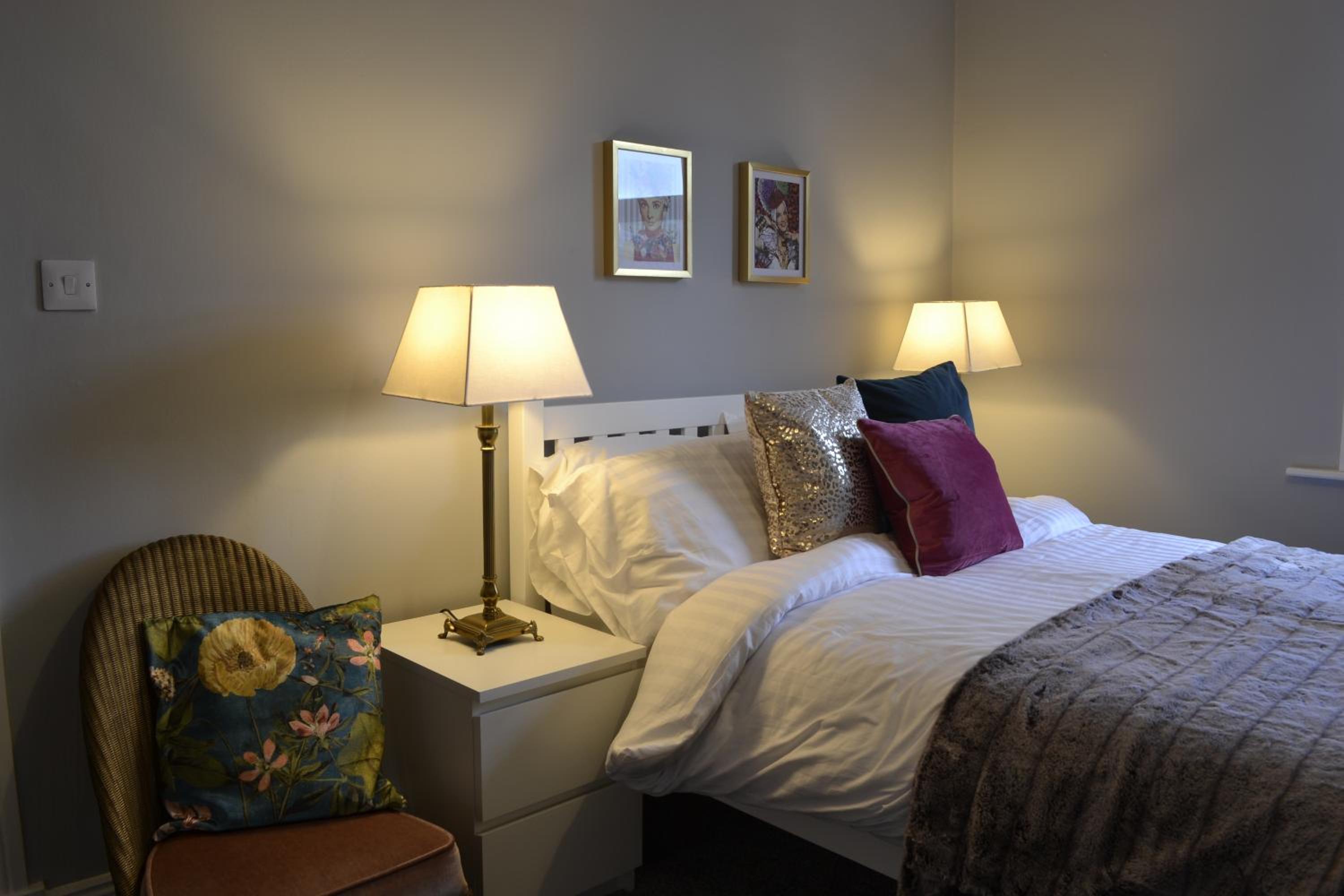 Stunning Period Townhouse with Garden, Walking Distance to Town