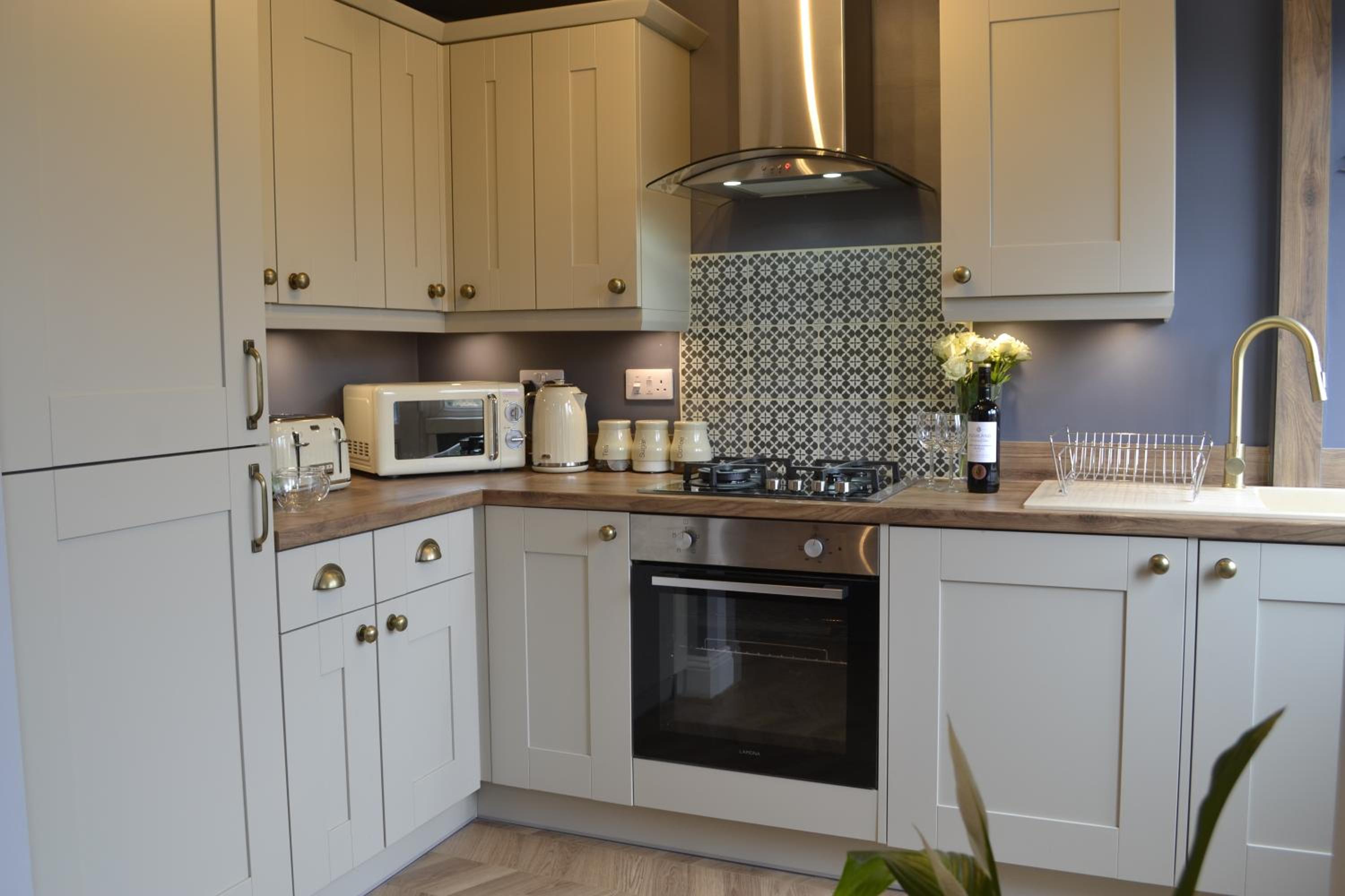 Stunning Period Townhouse with Garden, Walking Distance to Town