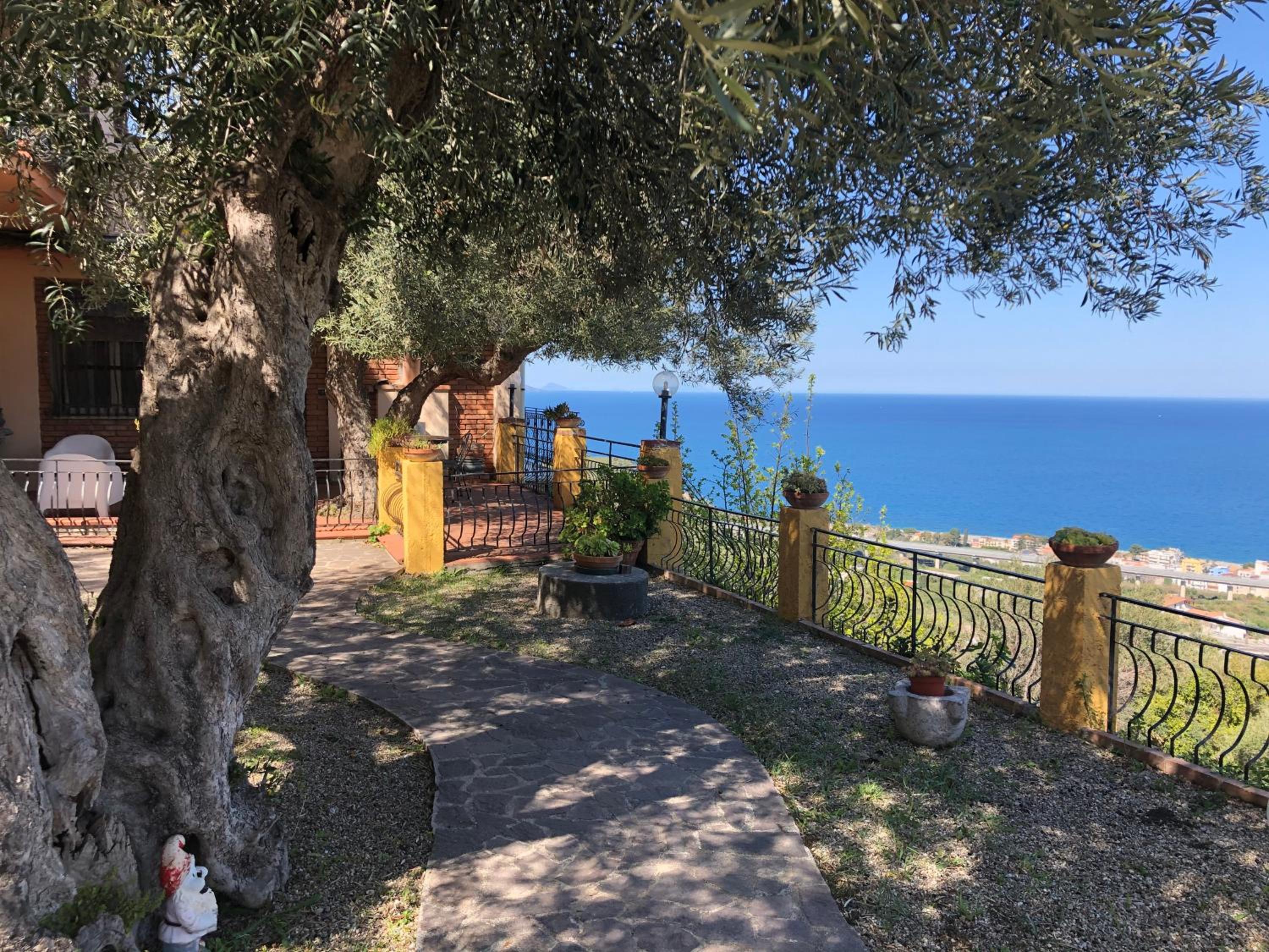 villetta Monte view 2