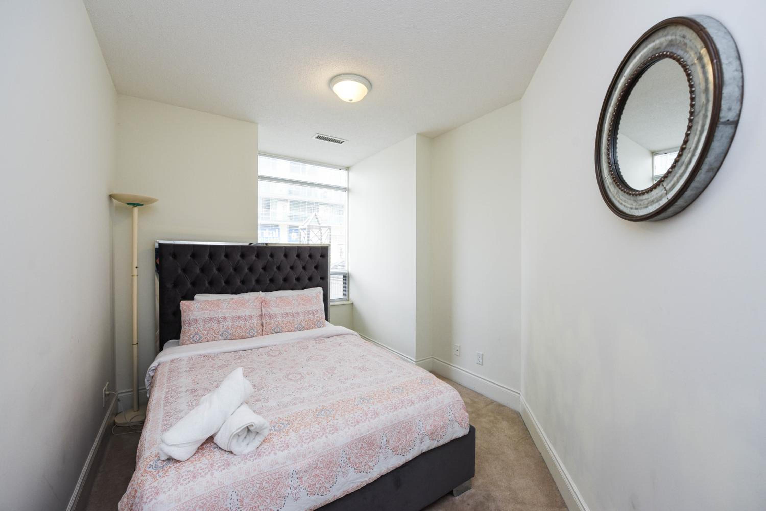 PlanURstay - Amazing 2BR & 2BTH - Near Square One Mall