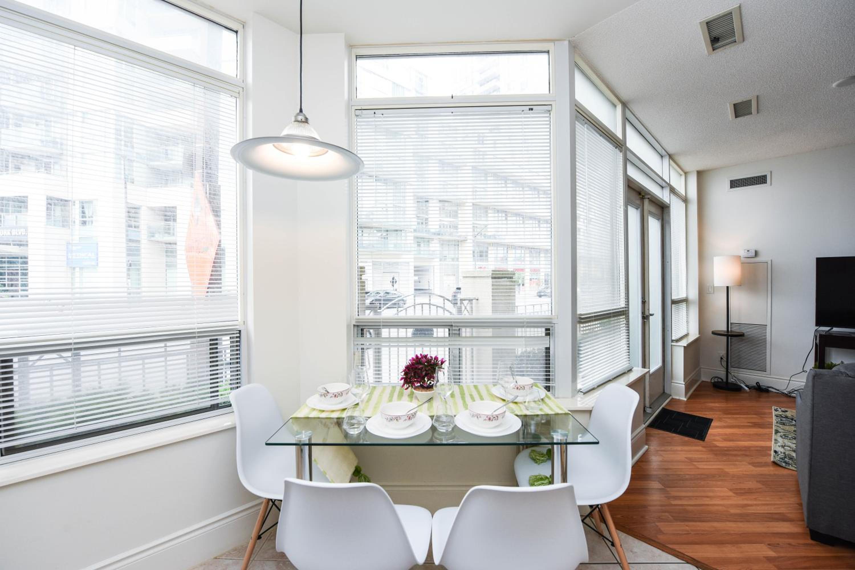 PlanURstay - Amazing 2BR & 2BTH - Near Square One Mall