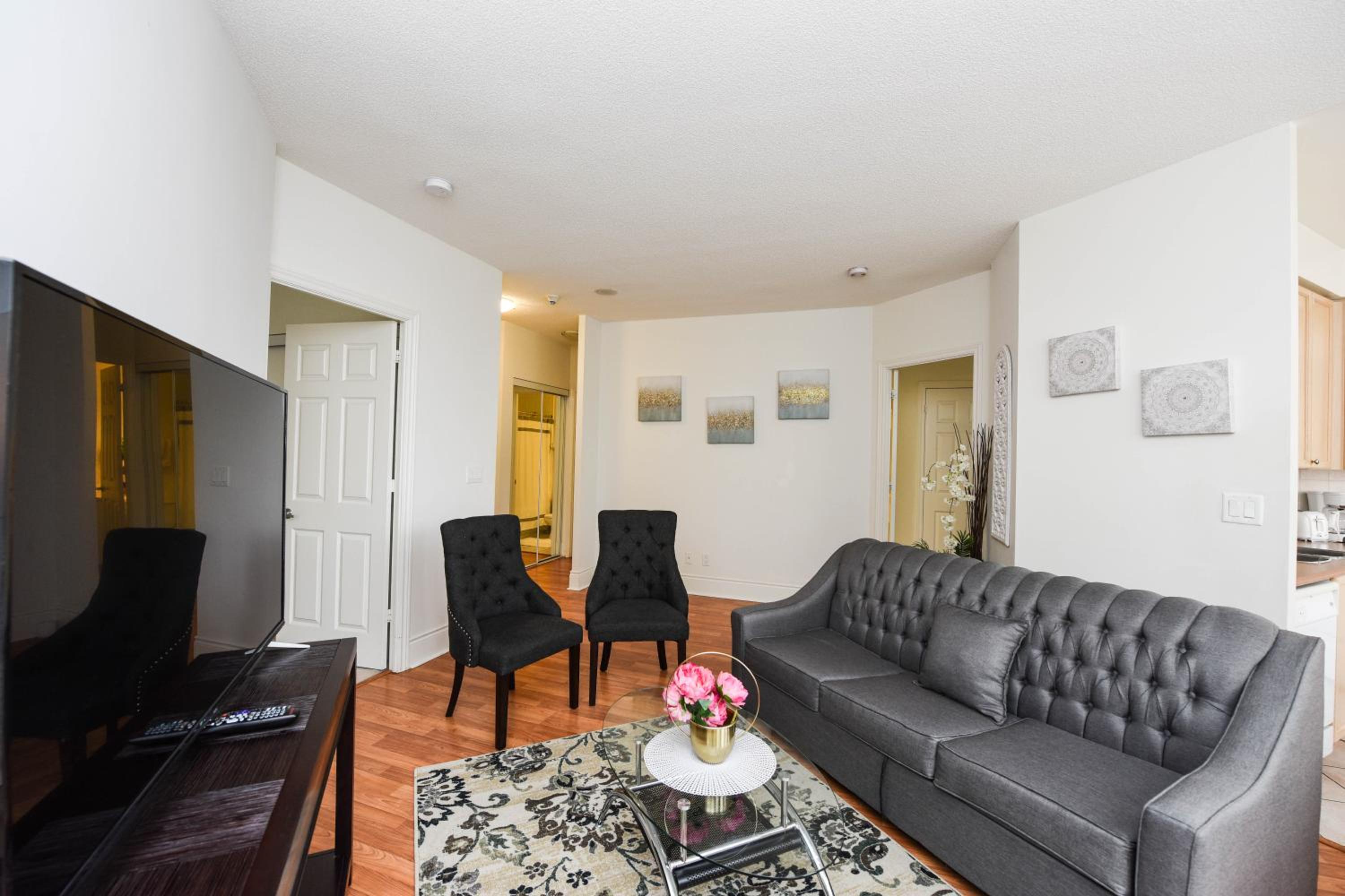 PlanURstay - Amazing 2BR & 2BTH - Near Square One Mall