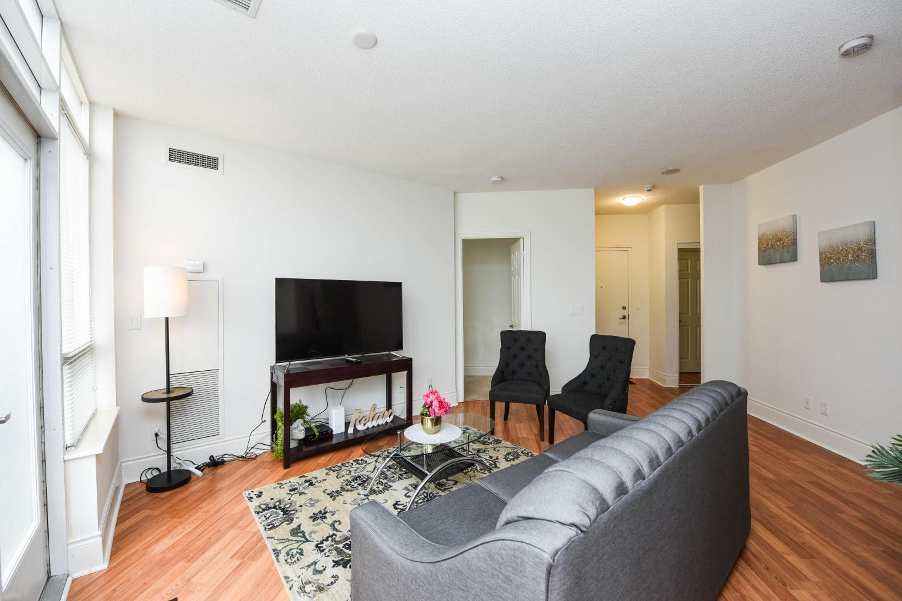 PlanURstay - Amazing 2BR & 2BTH - Near Square One Mall