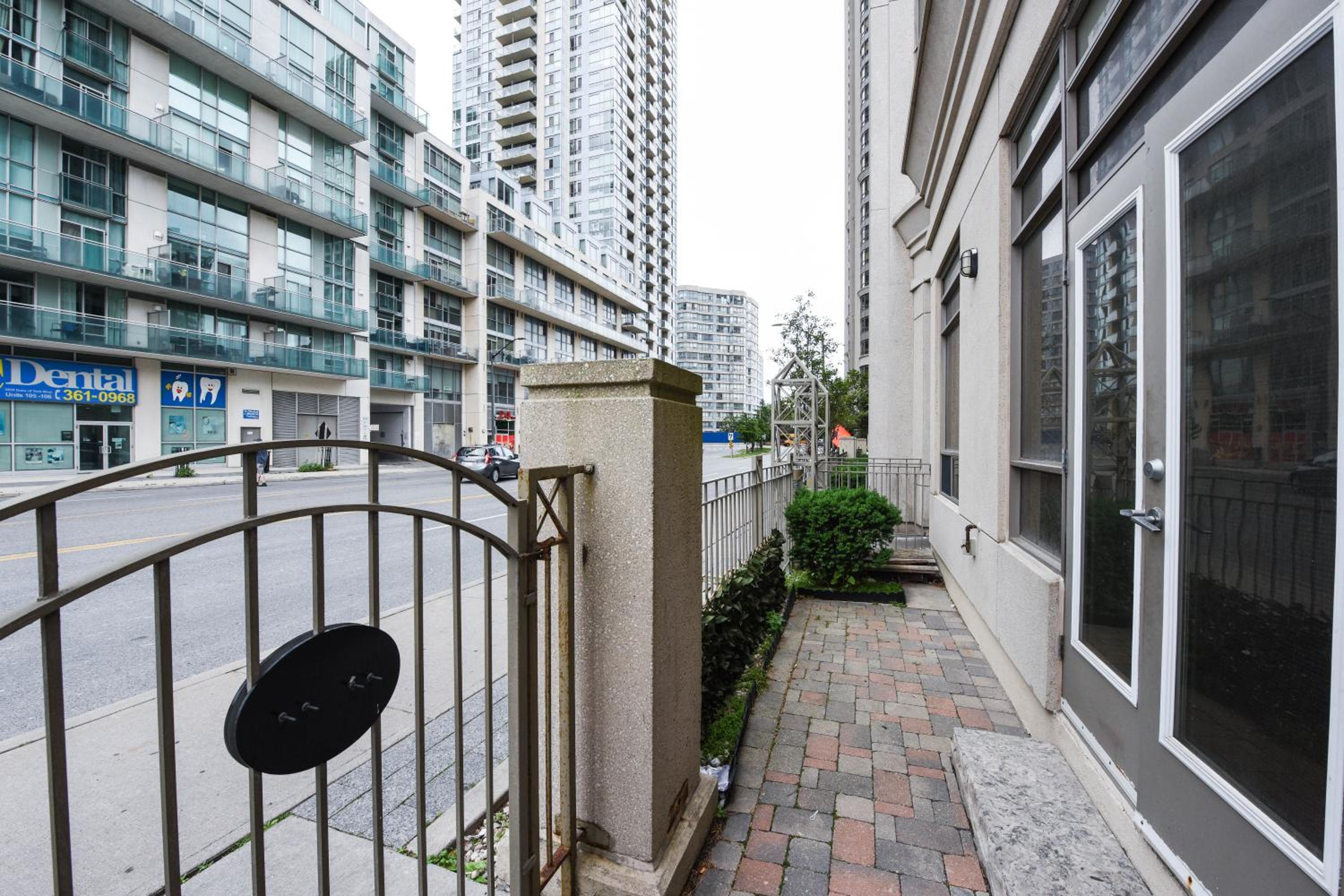 PlanURstay - Amazing 2BR & 2BTH - Near Square One Mall