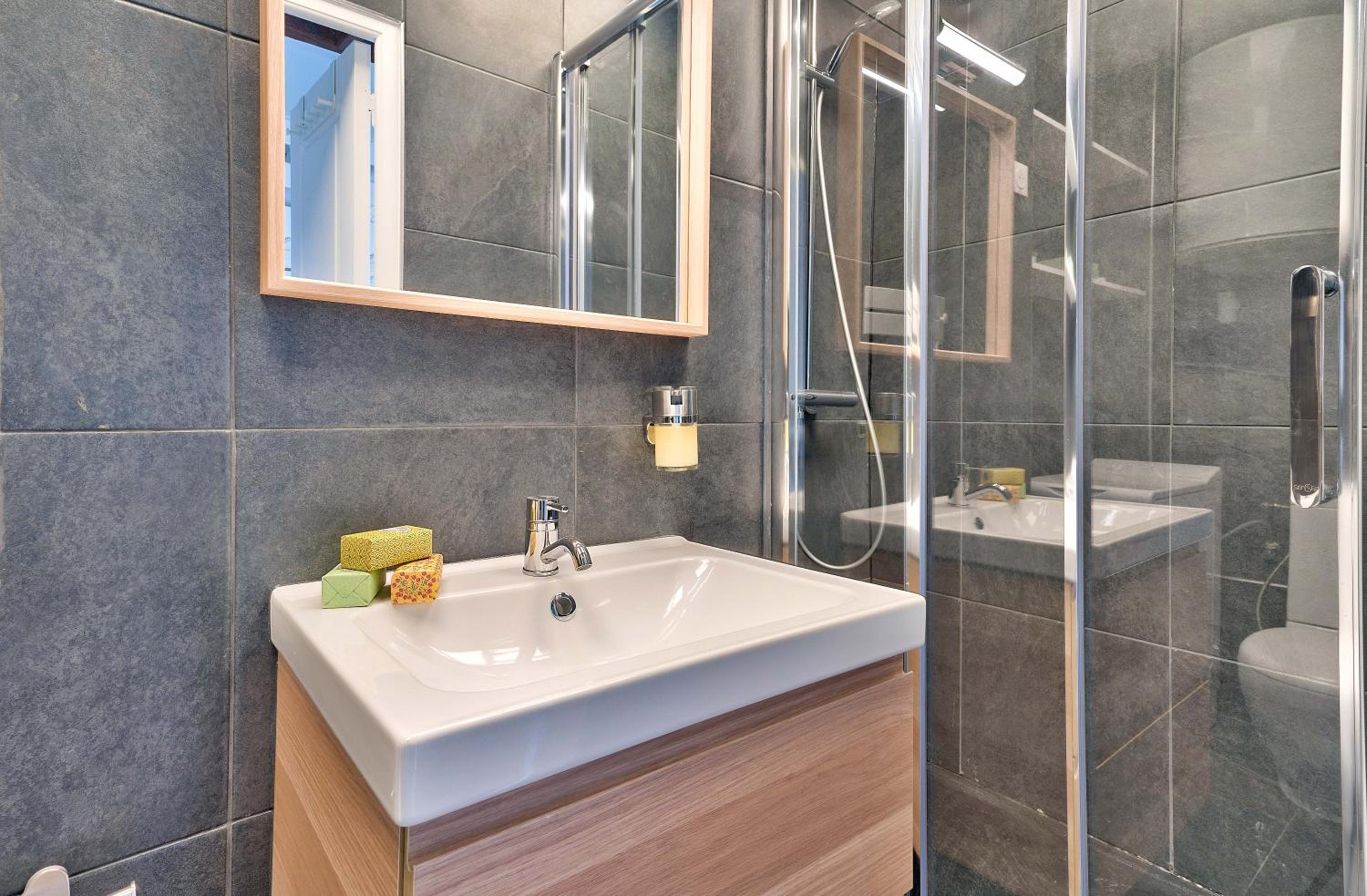Pretty Mezzanine Studio in the Heart of Paris (2F)