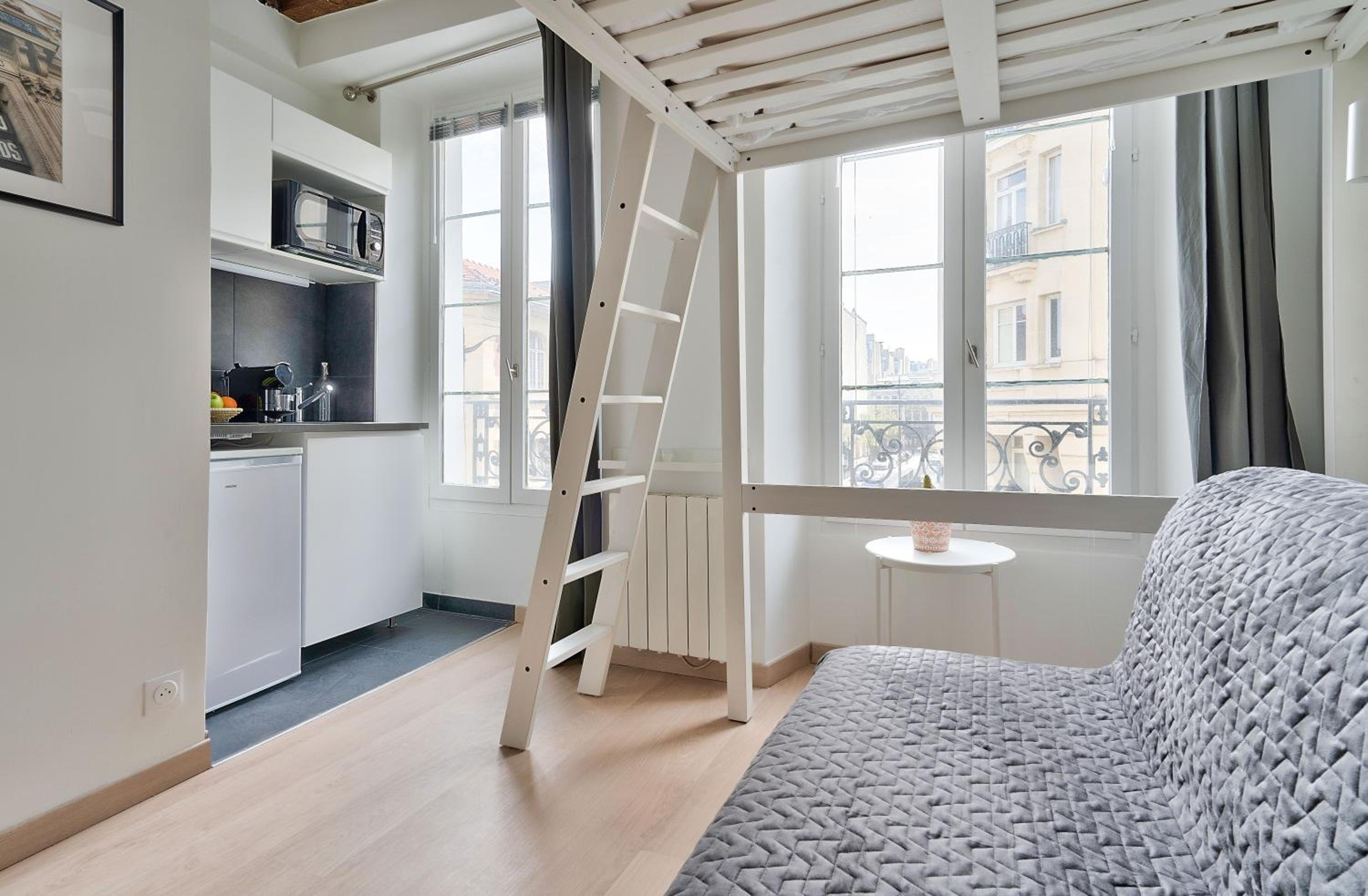 Pretty Mezzanine Studio in the Heart of Paris (2F)