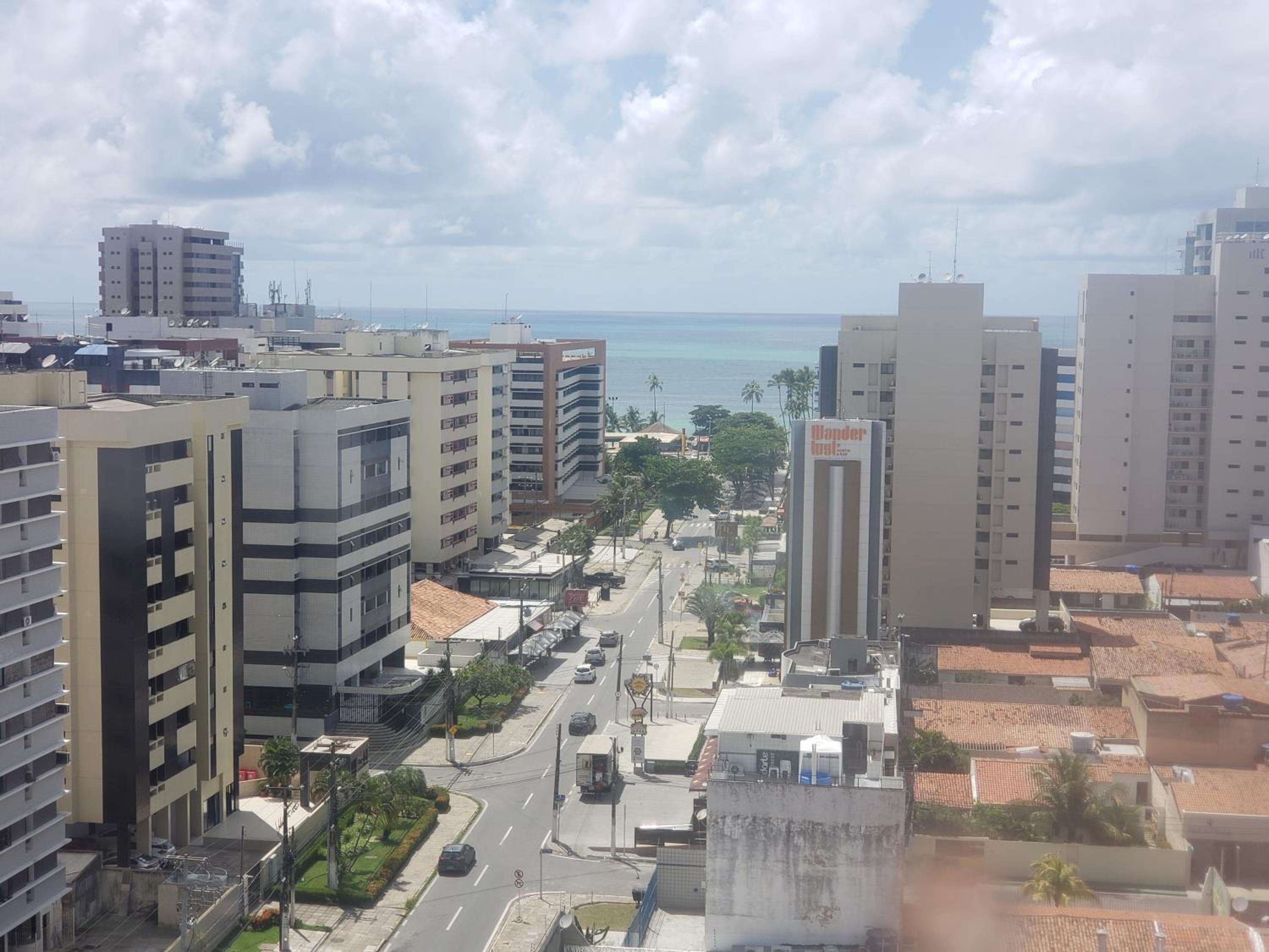 Apt 2 quartos acomoda 04 pessoas a 450 metros da praia de Jatiúca view 2
