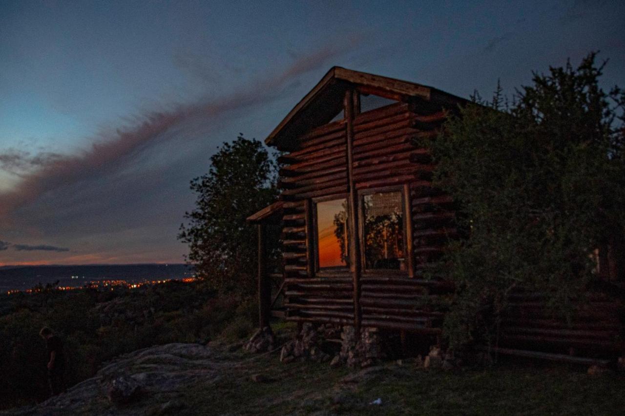 Cabaña de Troncos en la montaña