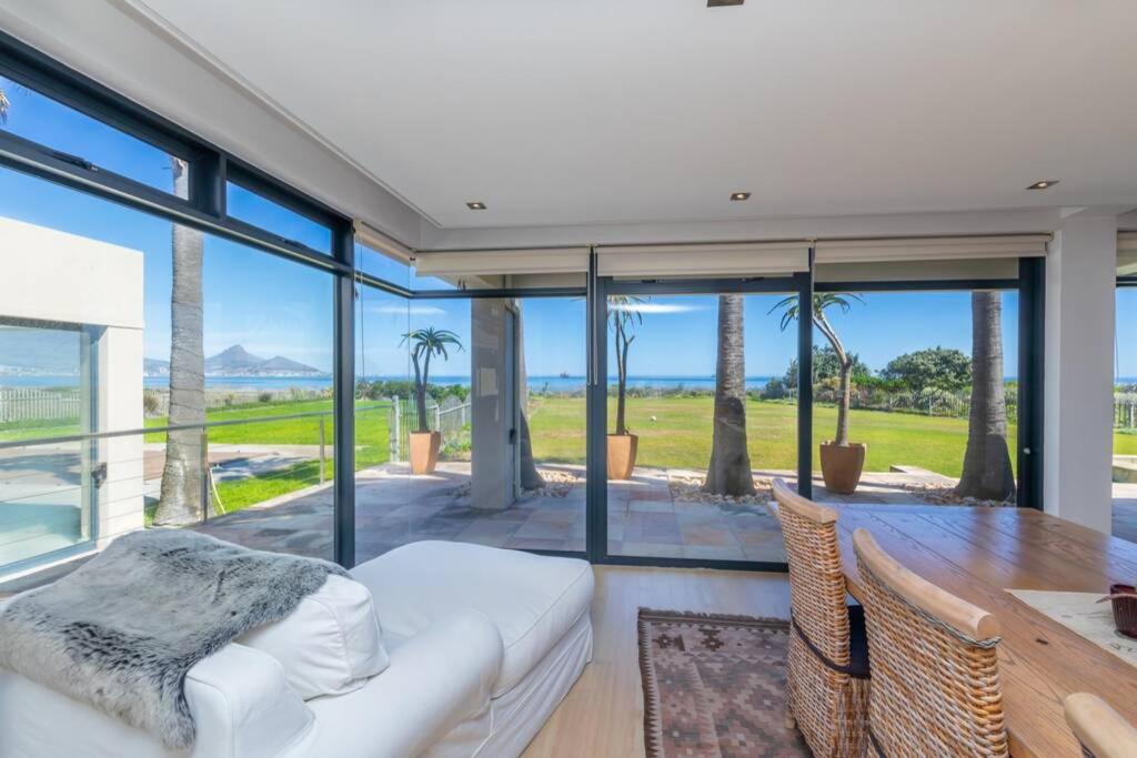 Villa Paradis - ocean front with views to behold! view 4