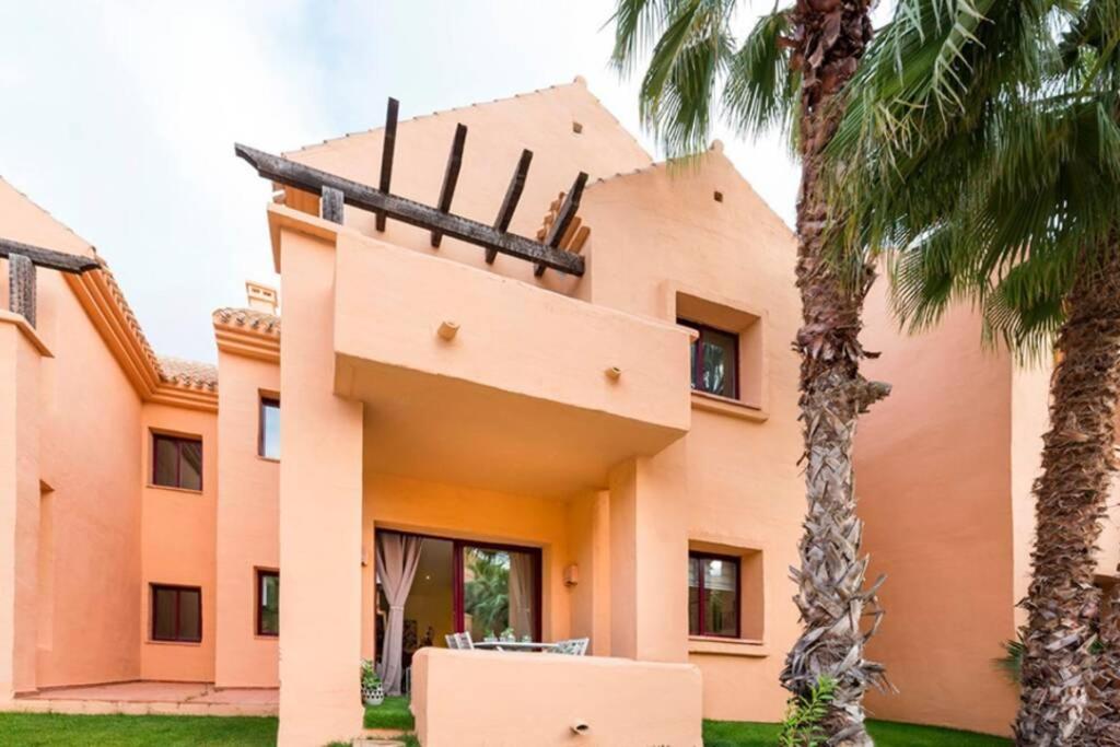 Lovely and luxury apartament in front of the beach view 2