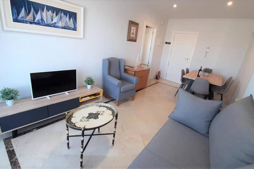 Lovely and luxury apartament in front of the beach view 3