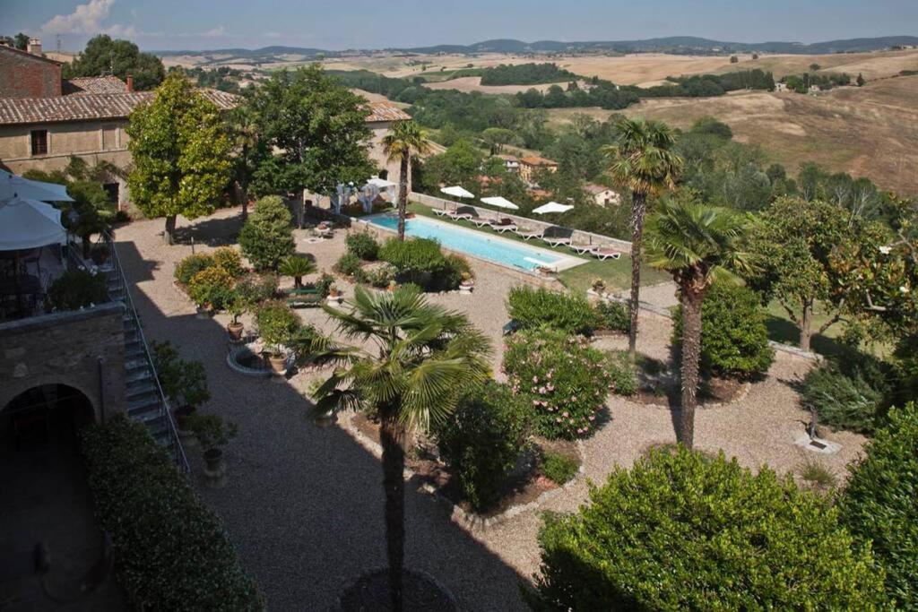 Pasqui Villas La Consuma villa storica in paese con vista pscina WiFi view 4