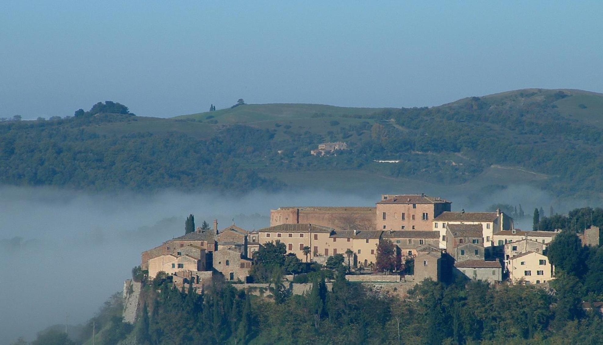 Pasqui Villas La Consuma villa storica in paese con vista pscina WiFi view 3