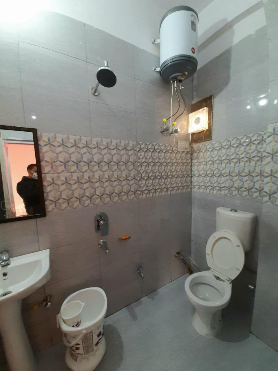 CITY CROWN GUEST HOUSE view 4