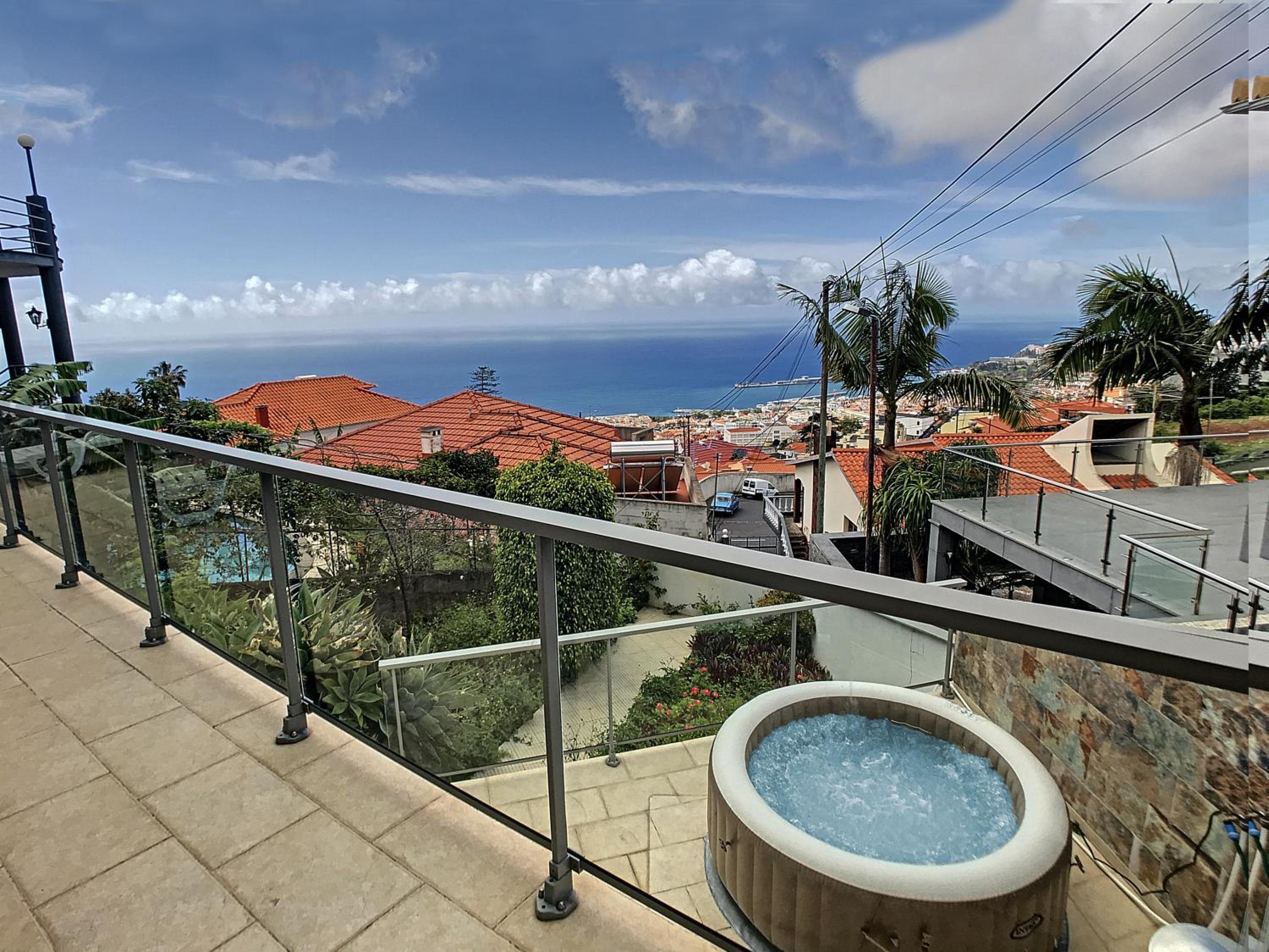 Villa Moniz by LovelyStay view 3