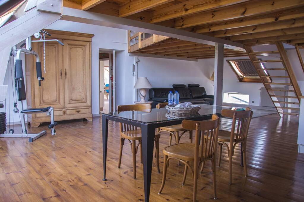 Enjoy Square - Spacious Holiday Home near Maredsous