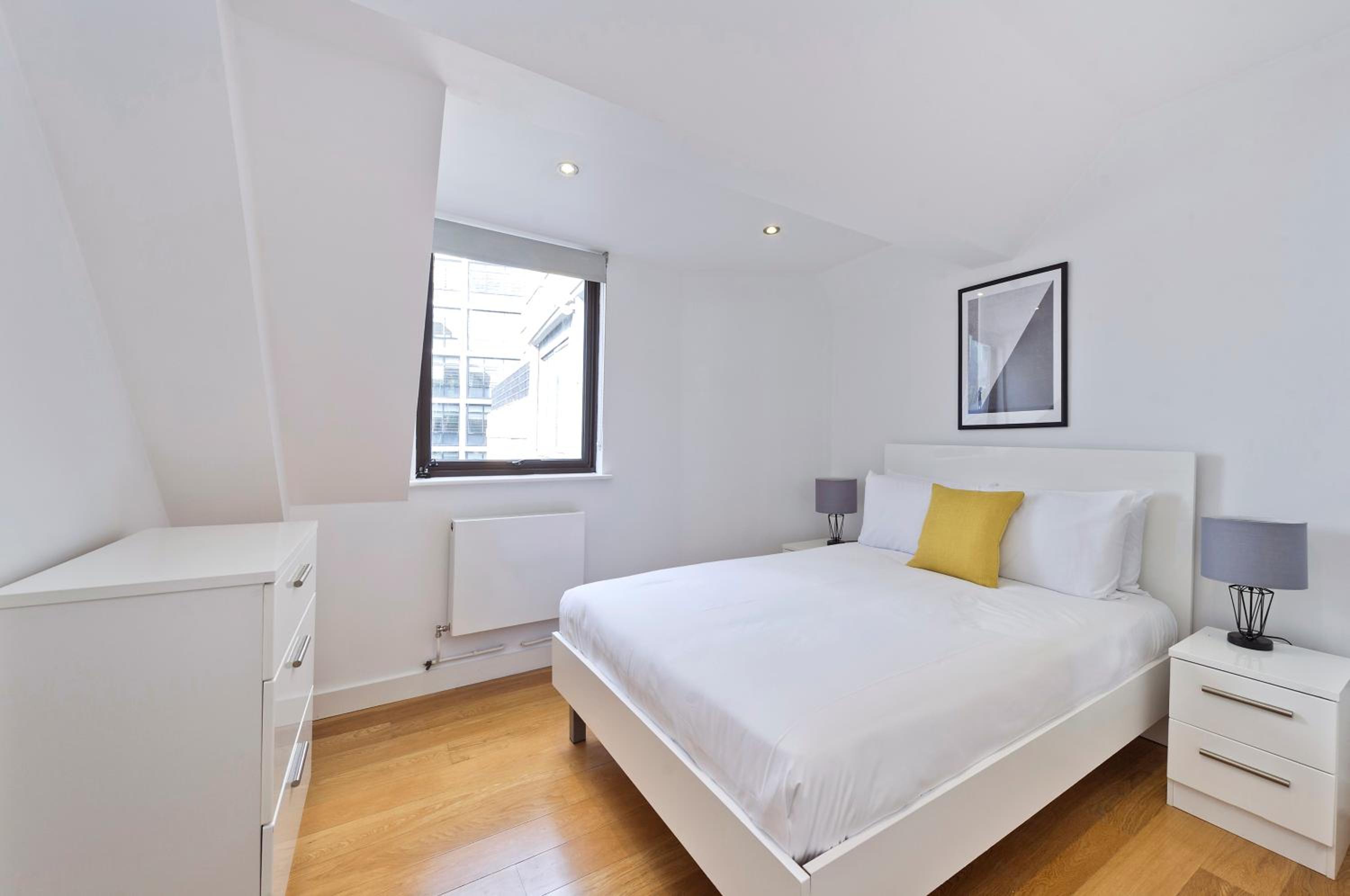 Red Lion Court by City2Stay