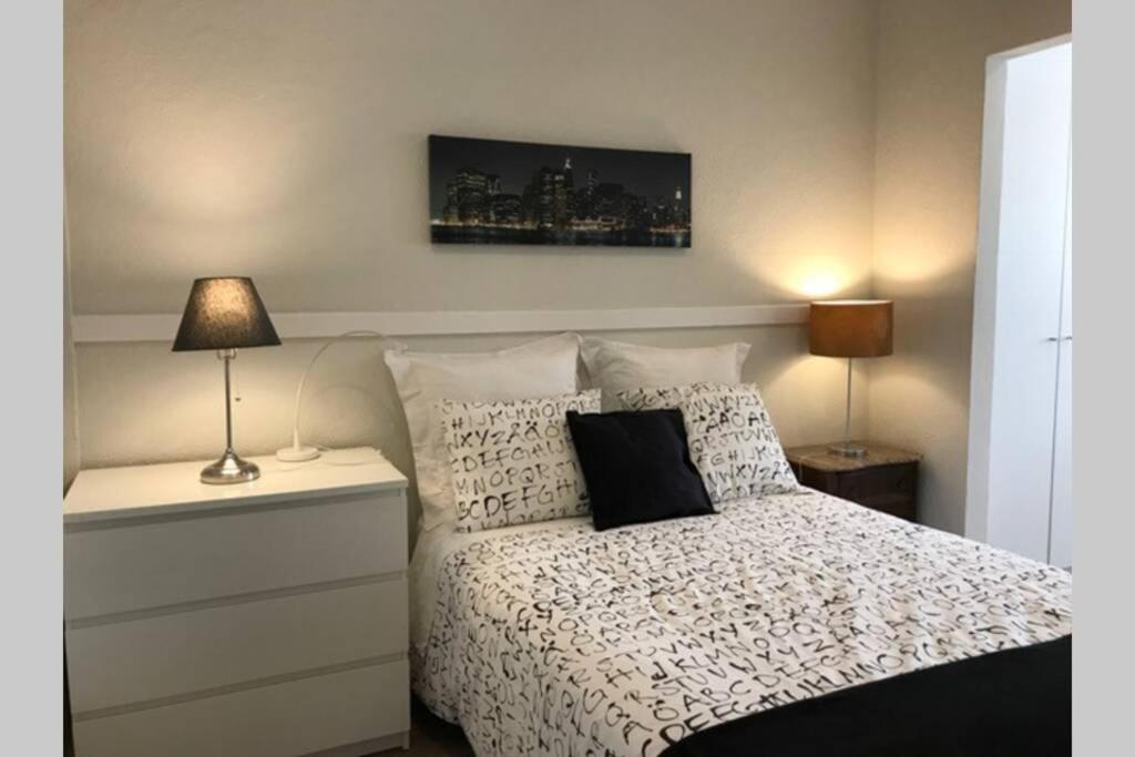 Cosy 3 Bedrooms Apartment at Campolide - 60 1A view 2