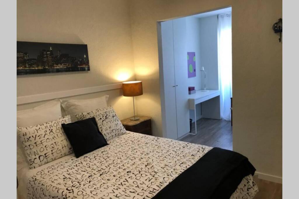 Cosy 3 Bedrooms Apartment at Campolide - 60 1A view 3