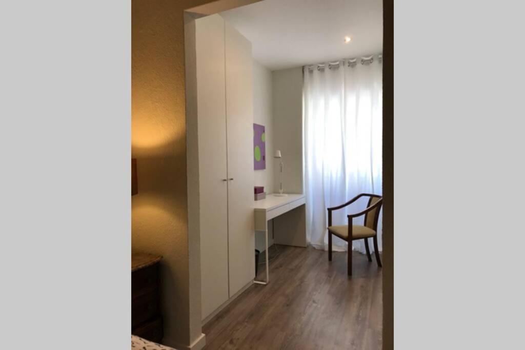 Cosy 3 Bedrooms Apartment at Campolide - 60 1A view 4