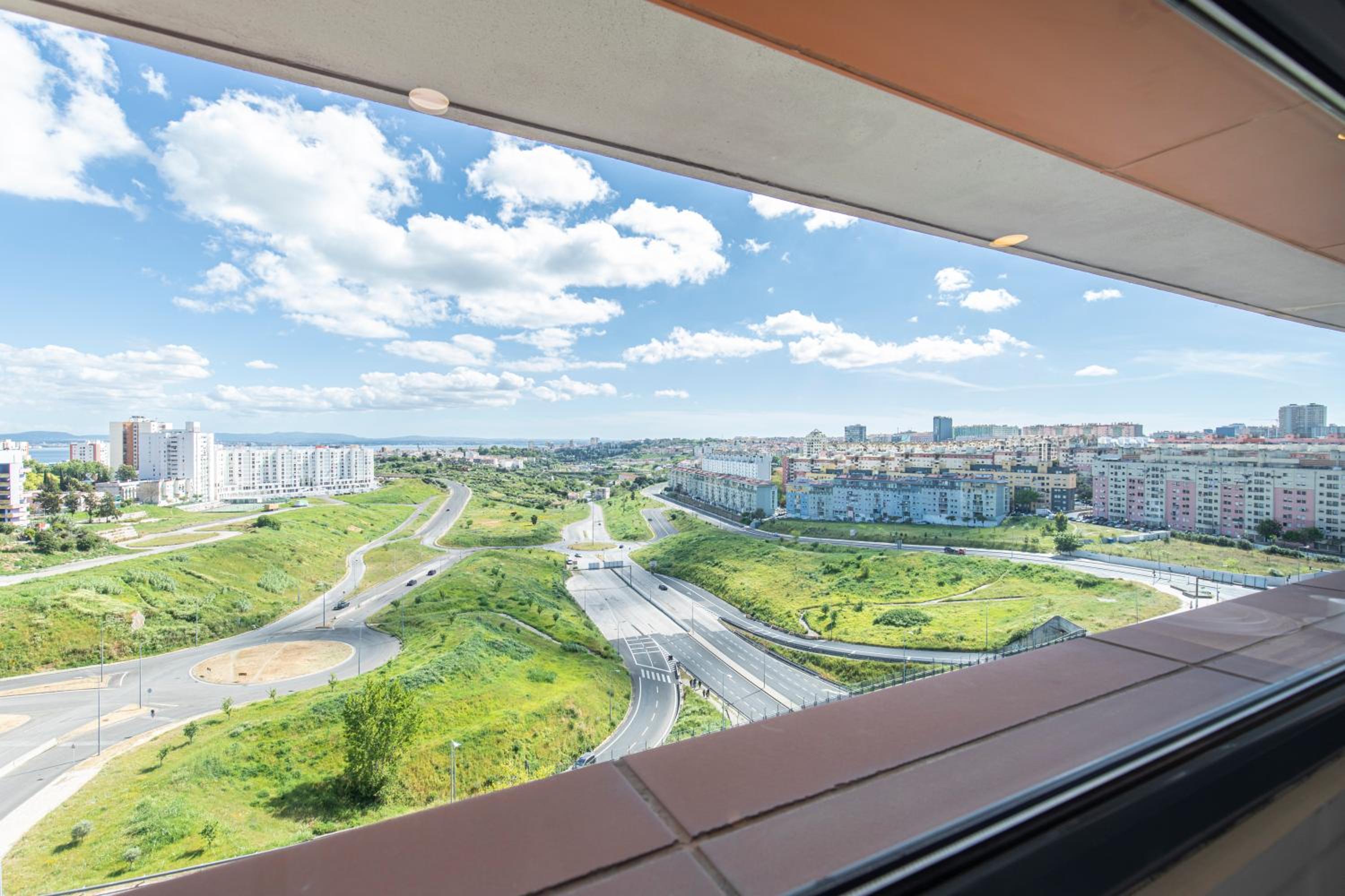 LovelyStay - Trendy 1BDR apartment w/ river view view 3