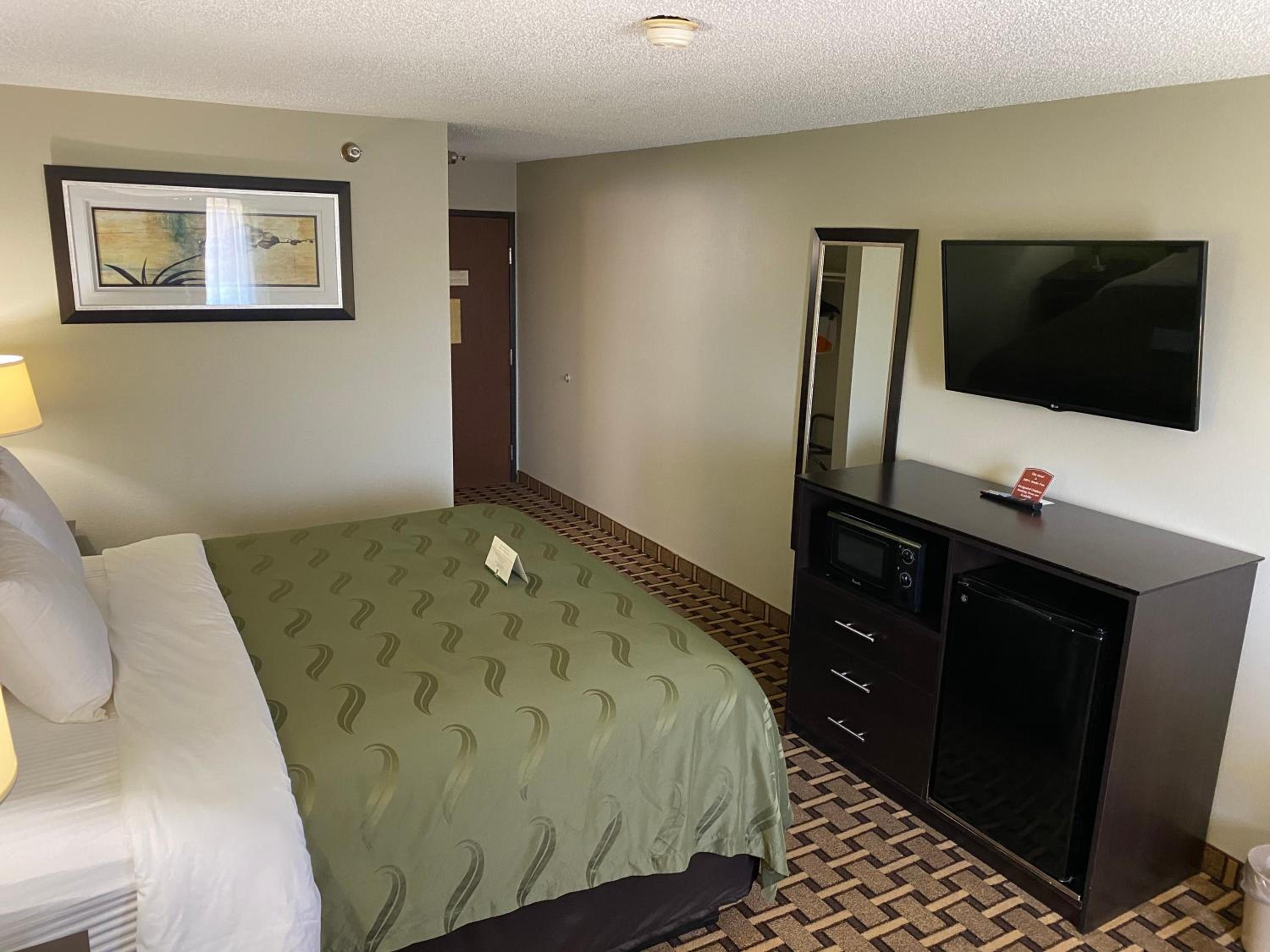 Quality Inn Morton at I-74 - Property Image 8