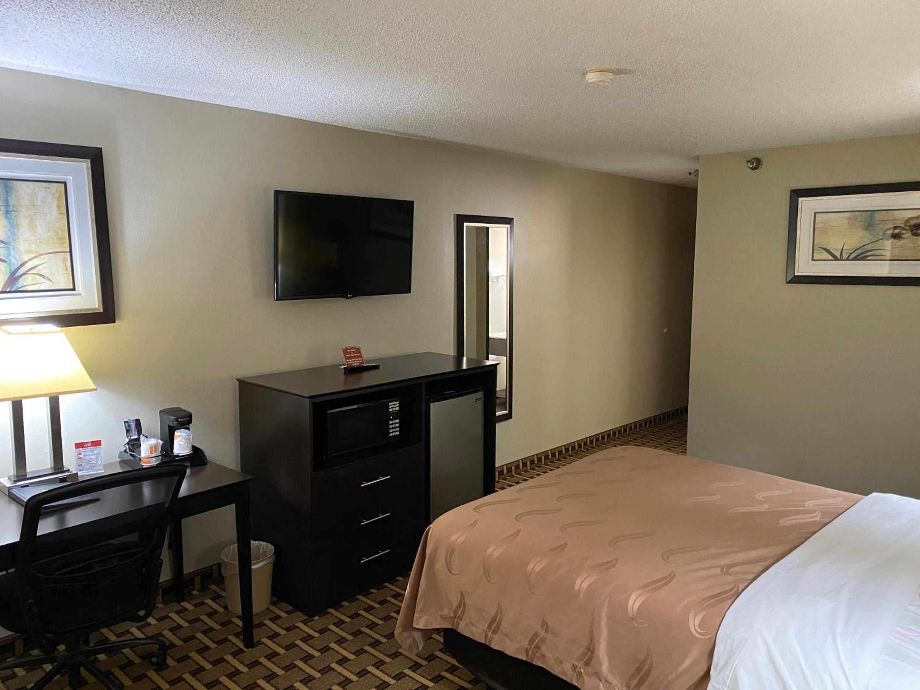 Quality Inn Morton at I-74 - Property Image 9