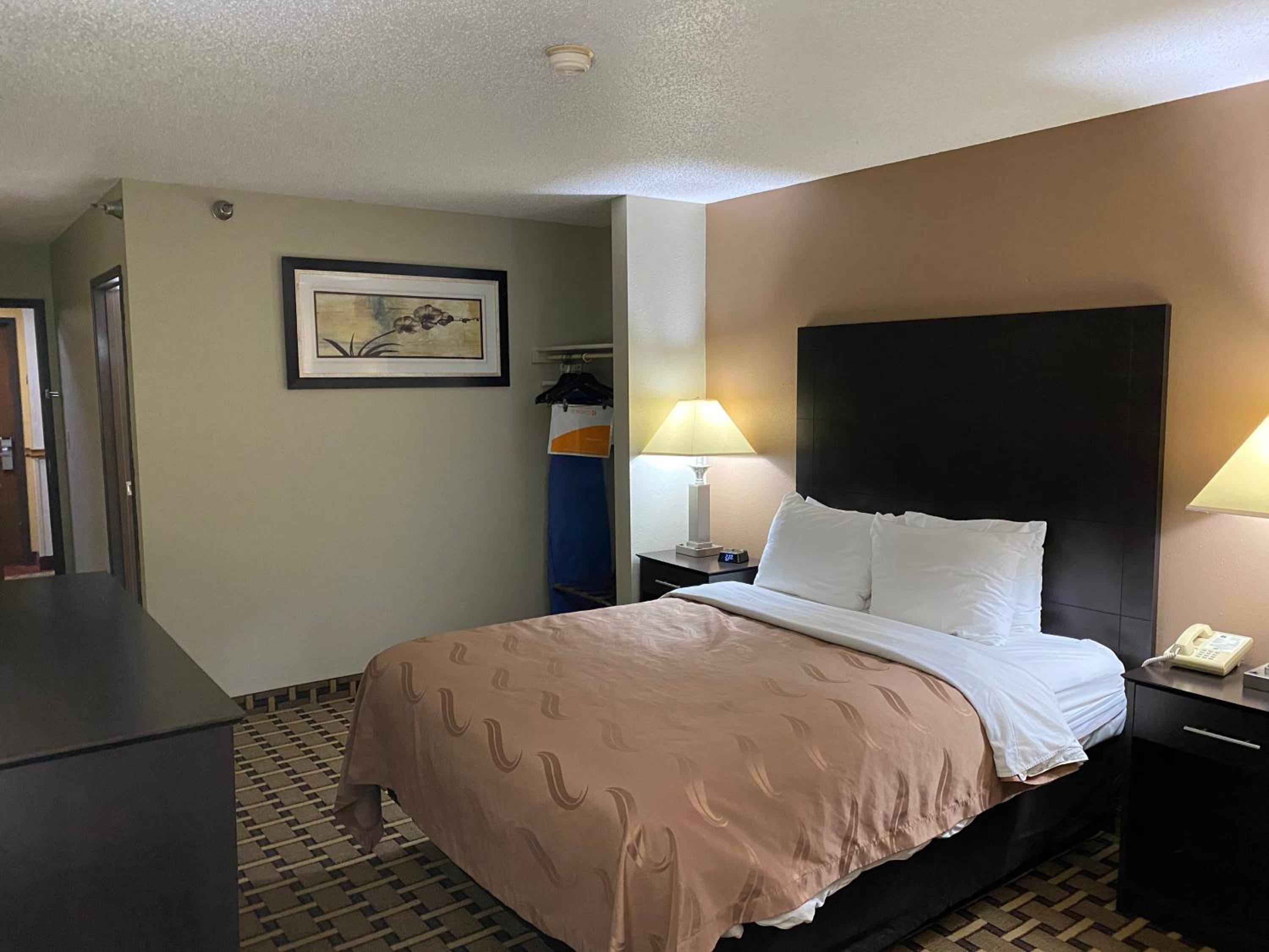 Quality Inn Morton at I-74 - Property Image 11