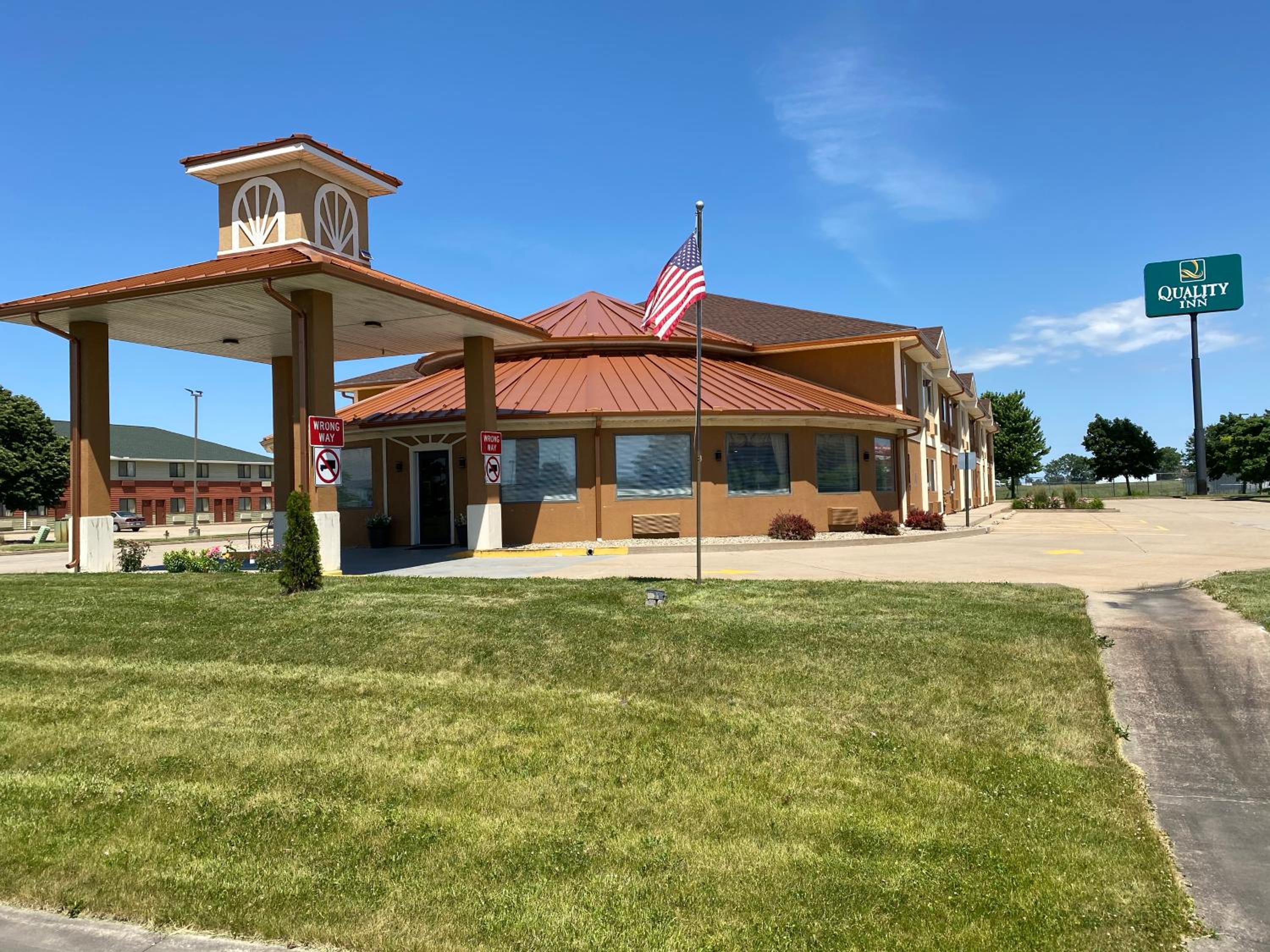 Quality Inn Morton at I-74 - Property Image 17