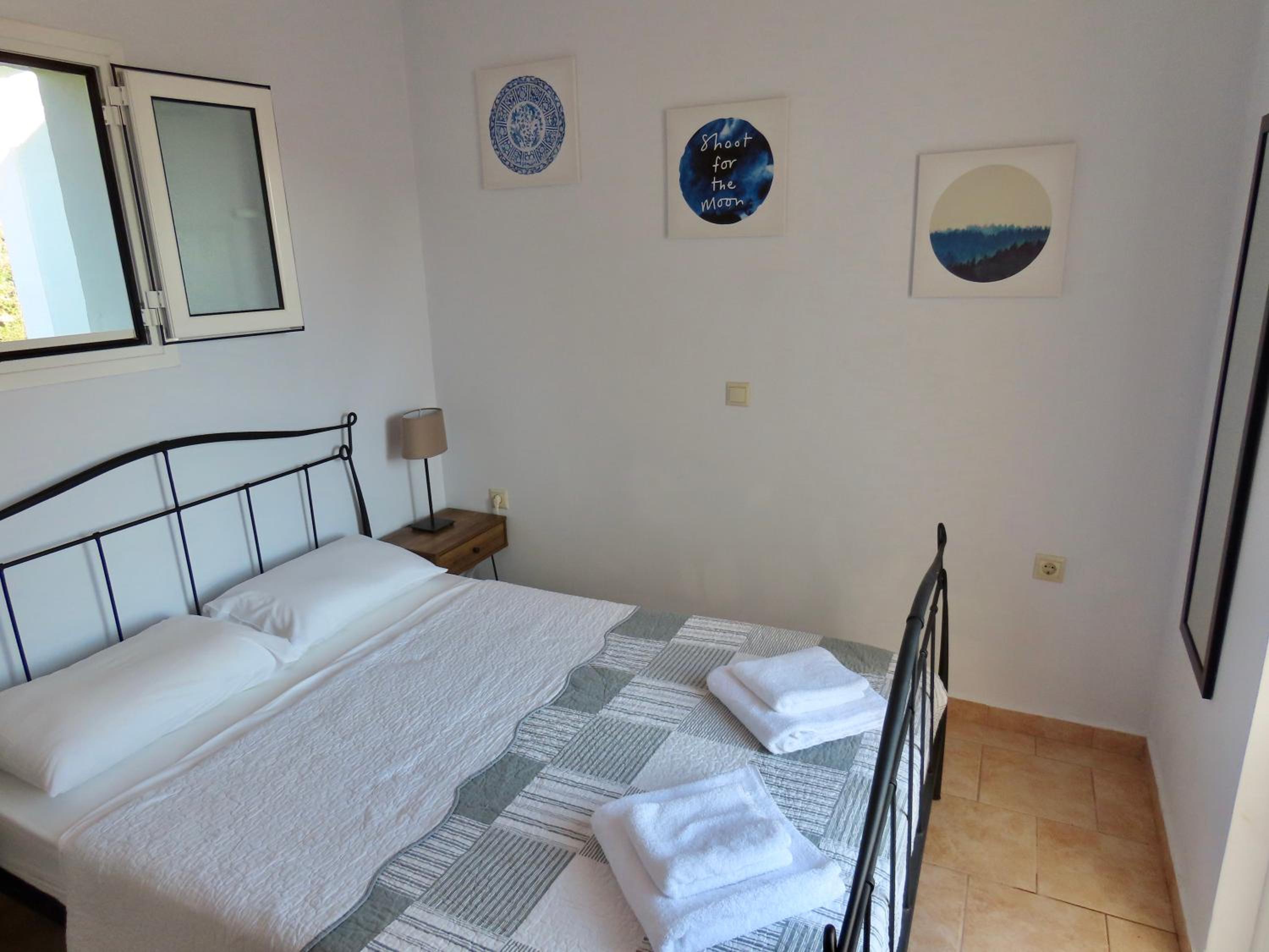 Phoebes Place At Kalamaki Court, 2 Bedroom Villa With A Shared Pool photo 3