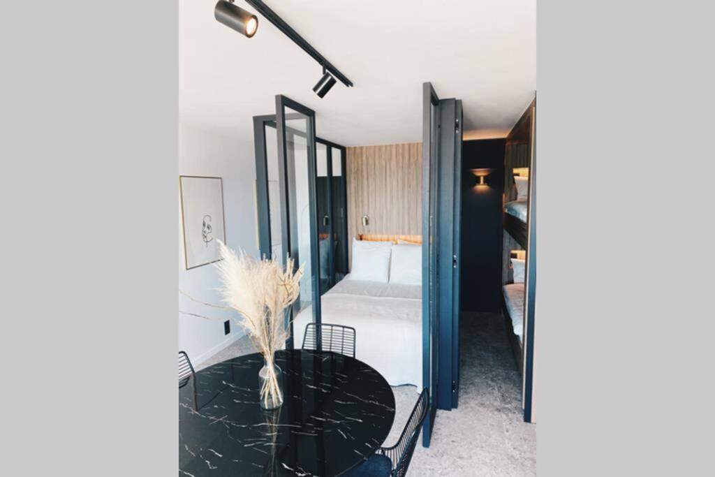 Wonderful architect designed flat with sea view view 2