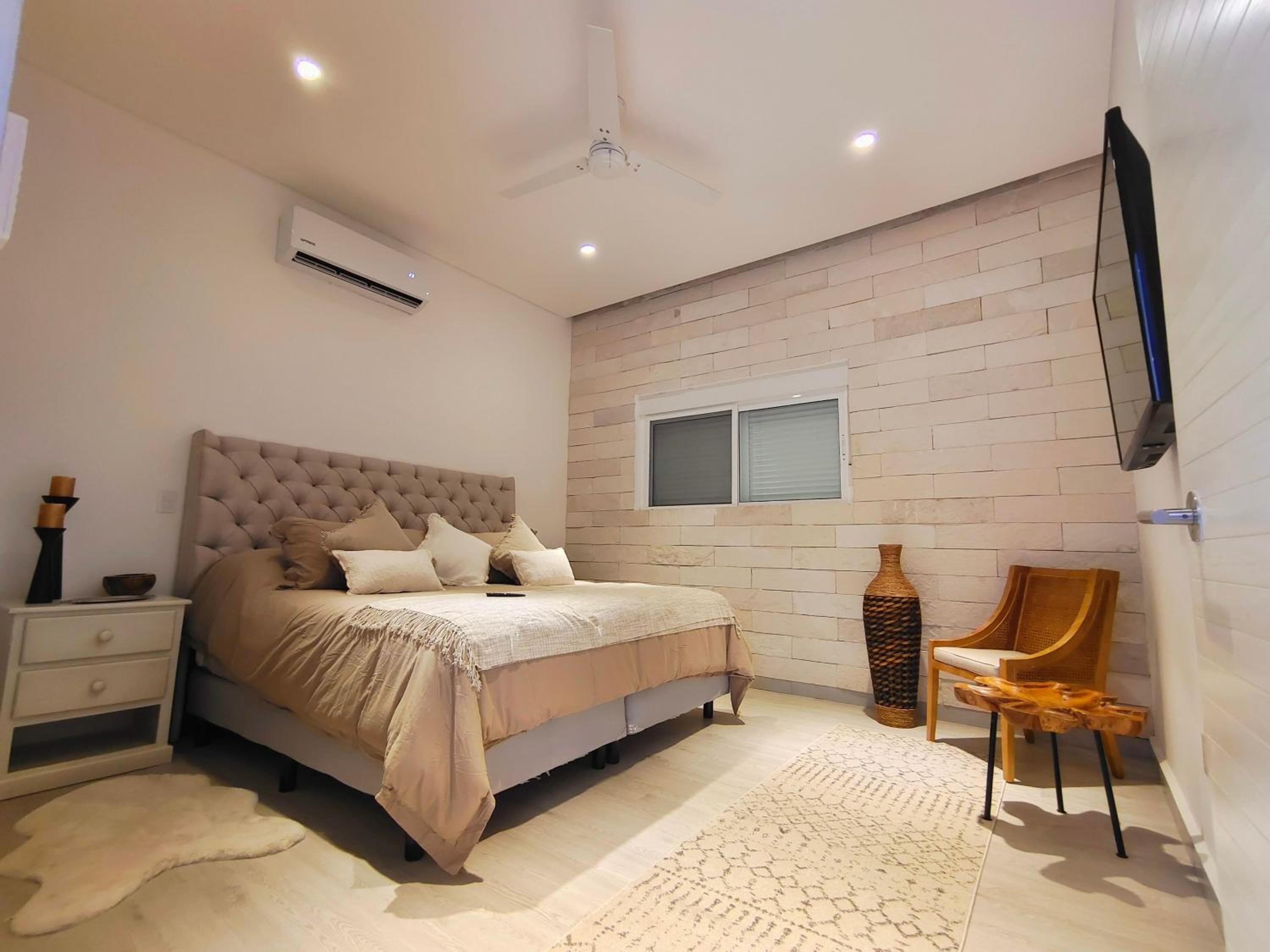 1st Luxury Warehouse