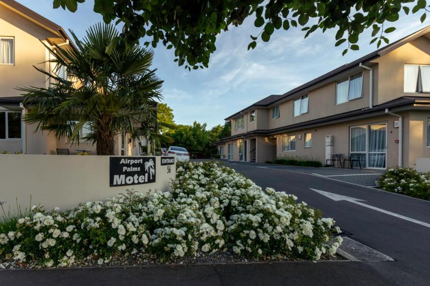 Airport Palms Motel - Image 4