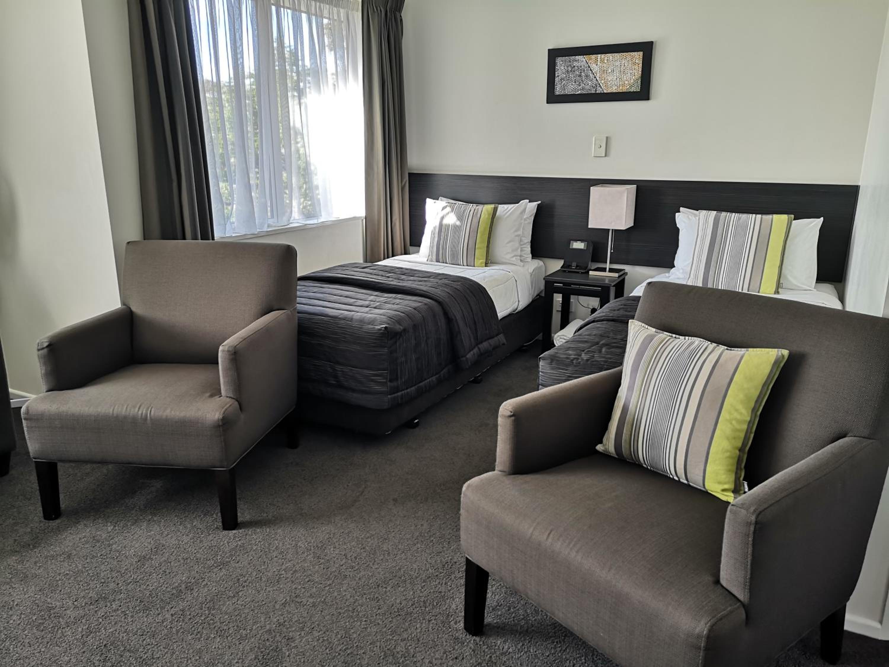 Airport Palms Motel