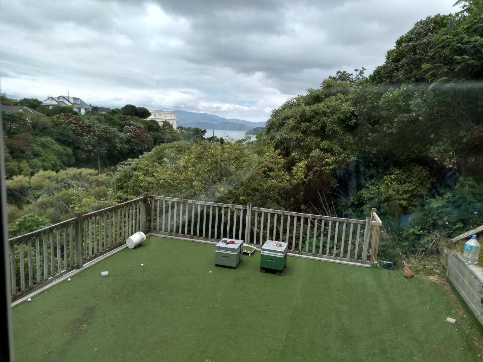 Quiet location with view and public transport