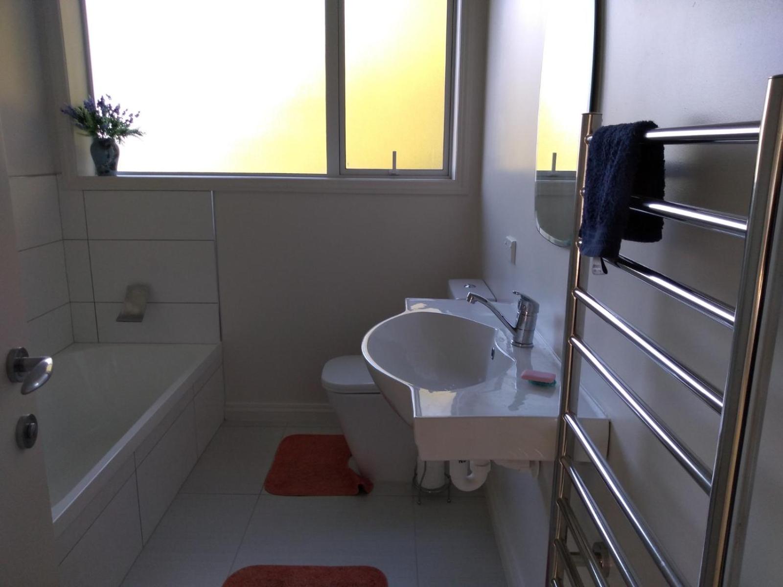 Quiet location with view and public transport