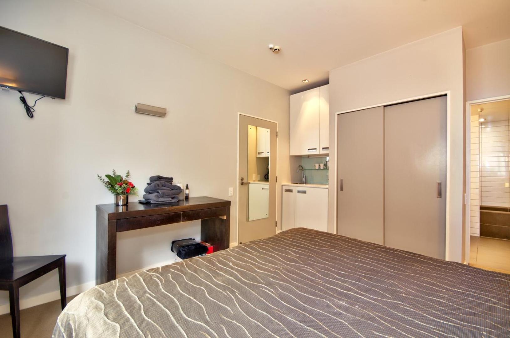 Lake View @ Pounamu view 5