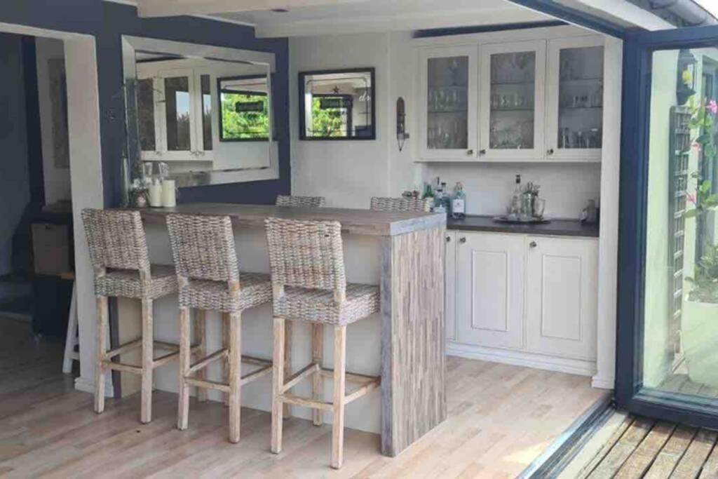 Sunny Open living family home in the Winelands